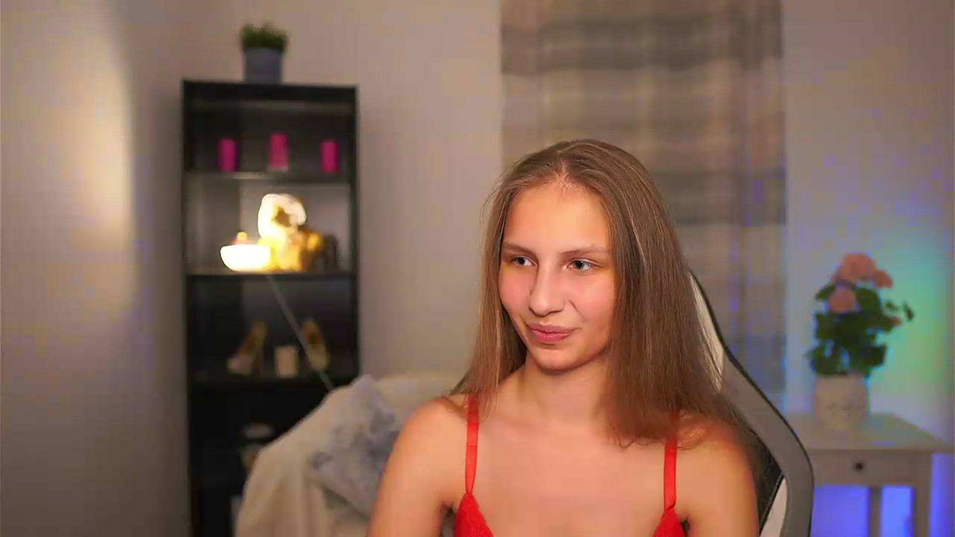 Gallery image thumbnail from Emmie_murray's myfreecams stream on, 05/28/2026, 21:19 image 19 of 20