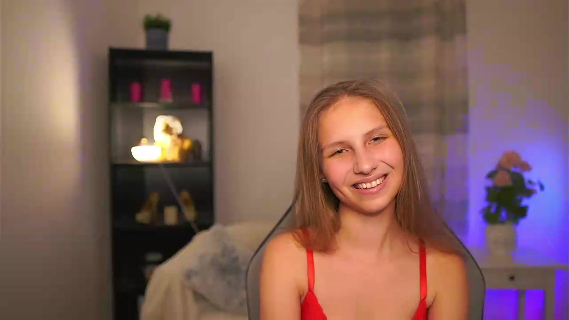 Gallery image thumbnail from Emmie_murray's myfreecams stream on, 05/28/2026, 21:19 image 14 of 20