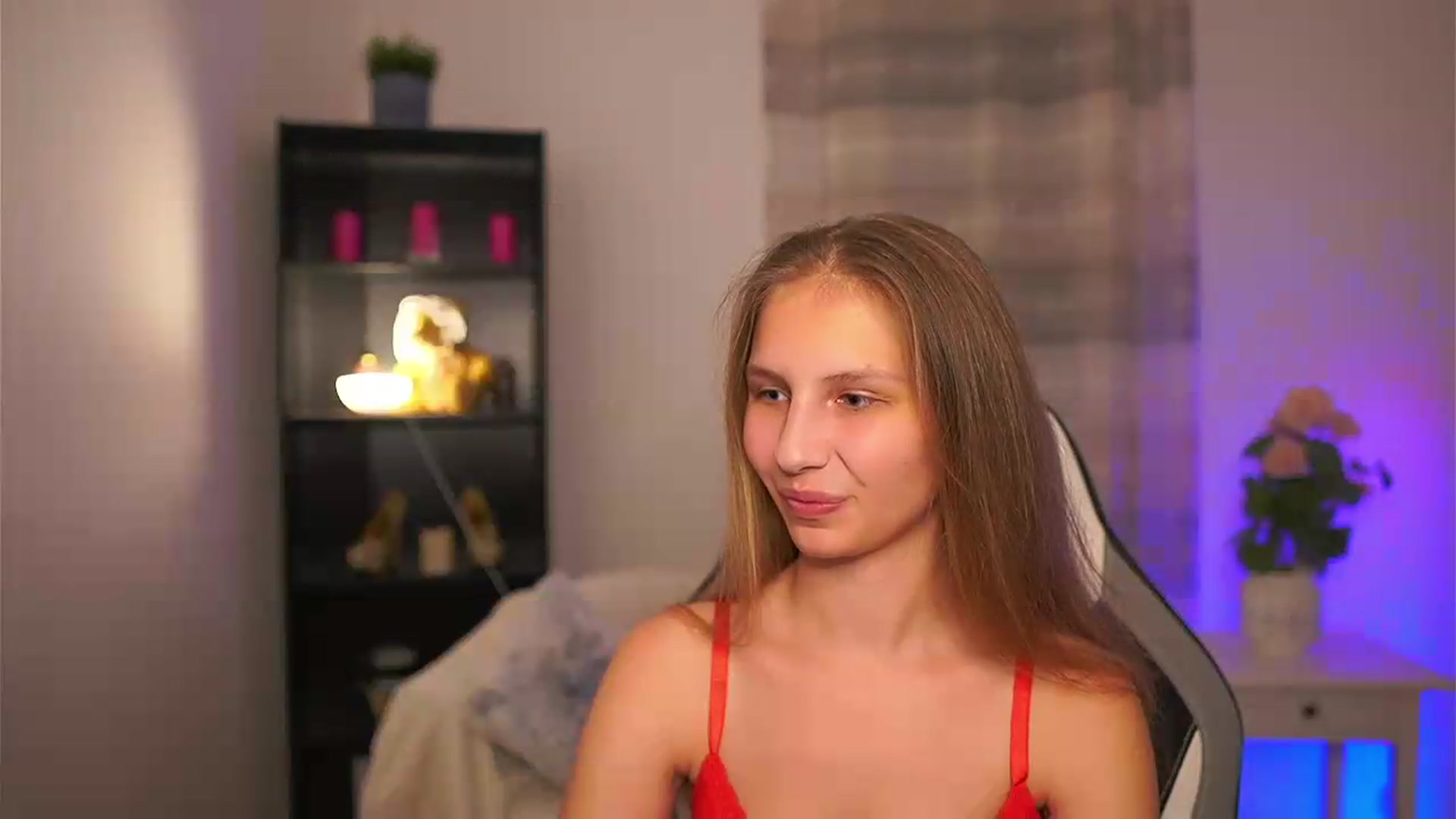 Gallery image thumbnail from Emmie_murray's myfreecams stream on, 05/28/2026, 21:19 image 20 of 20