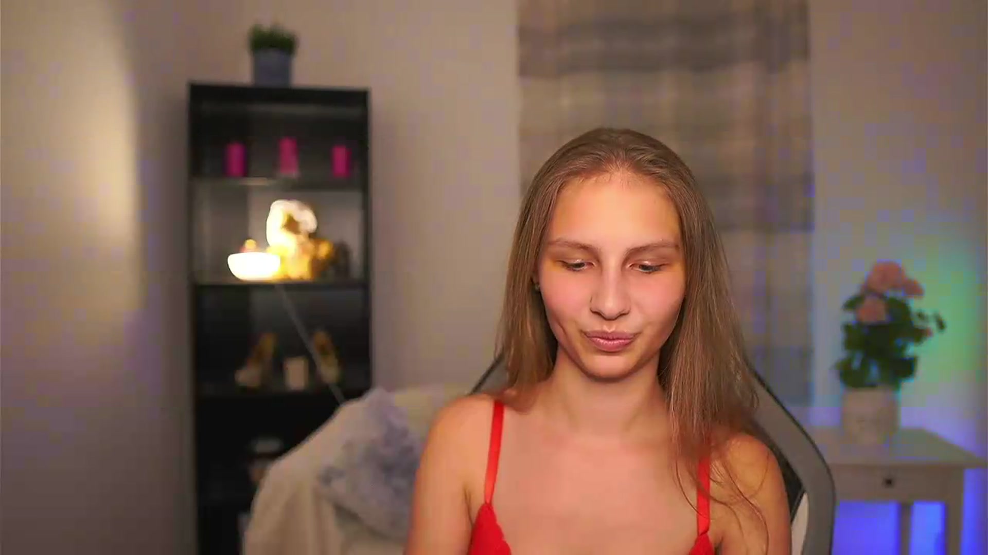 Gallery image thumbnail from Emmie_murray's myfreecams stream on, 05/28/2026, 21:19 image 10 of 20
