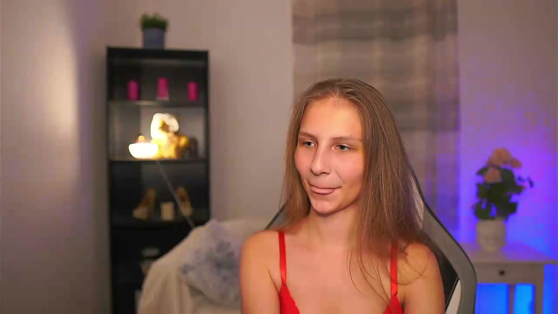 Gallery image thumbnail from Emmie_murray's myfreecams stream on, 05/28/2026, 21:19 image 11 of 20