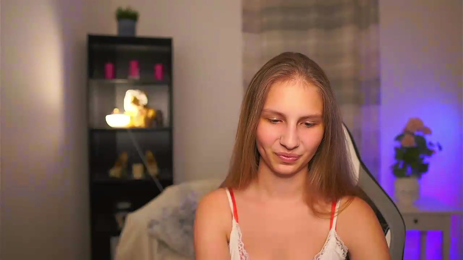 Gallery image thumbnail from Emmie_murray's myfreecams stream on, 05/28/2026, 22:53 image 2 of 20
