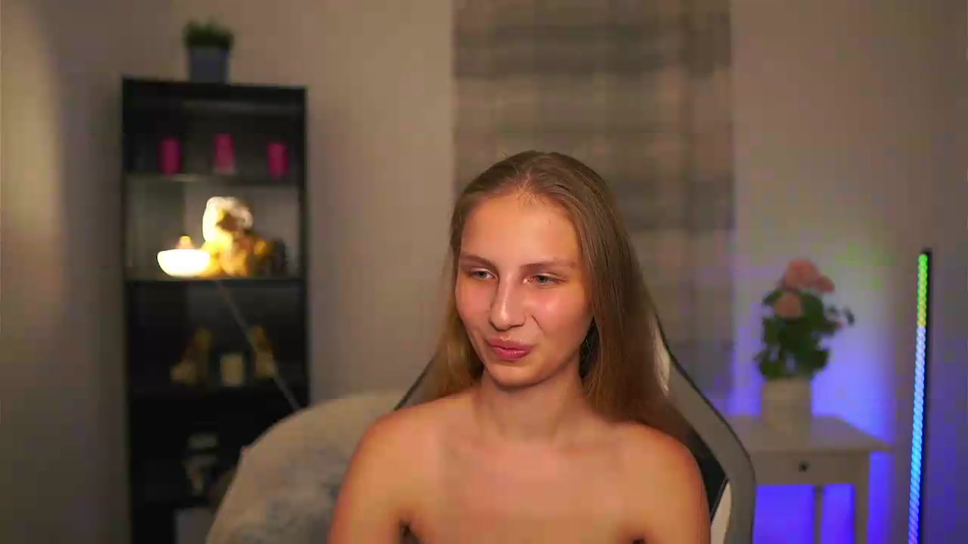 Gallery image thumbnail from Emmie_murray's myfreecams stream on, 05/29/2026, 22:28 image 10 of 20