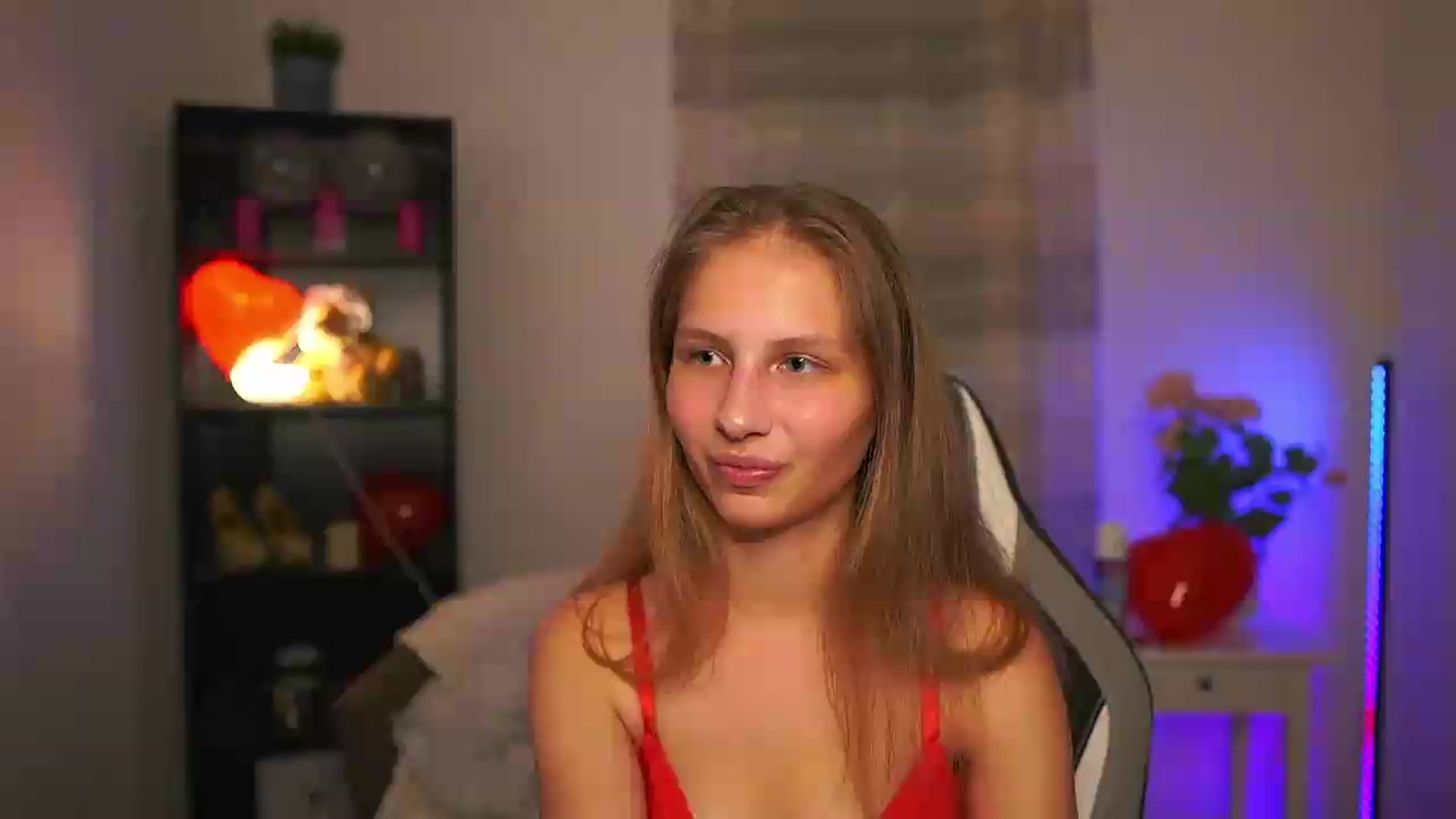 Gallery image thumbnail from Emmie_murray's myfreecams stream on, 05/31/2026, 20:07 image 5 of 20