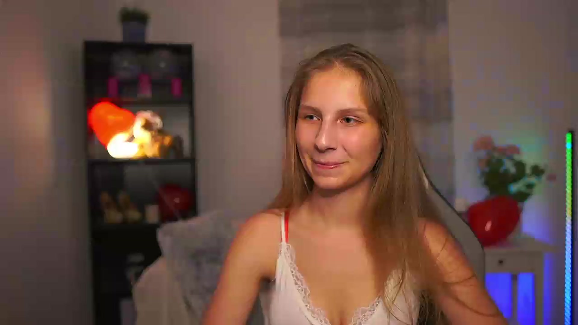 Gallery image thumbnail from Emmie_murray's myfreecams stream on, 05/31/2026, 21:20 image 2 of 20