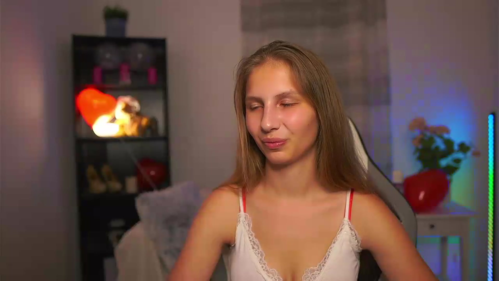 Gallery image thumbnail from Emmie_murray's myfreecams stream on, 05/31/2026, 21:20 image 3 of 20