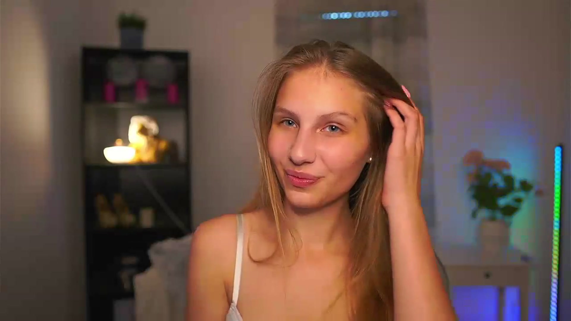 Gallery image thumbnail from Emmie_murray's myfreecams stream on, 06/03/2026, 14:59 image 6 of 20