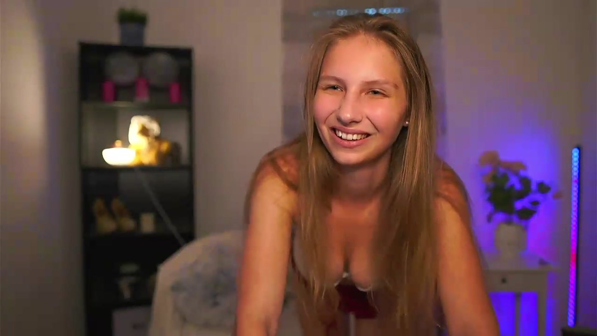 Gallery image thumbnail from Emmie_murray's myfreecams stream on, 06/03/2026, 17:54 image 4 of 20