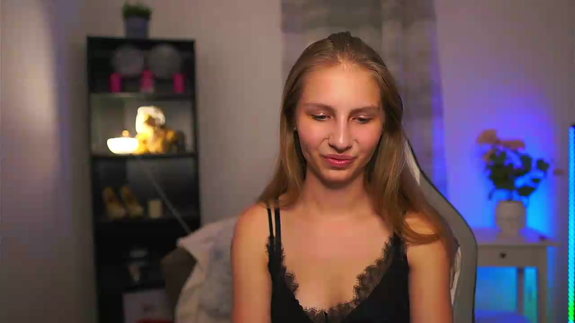 Gallery image thumbnail from Emmie_murray's myfreecams stream on, 06/04/2026, 22:48 image 3 of 20