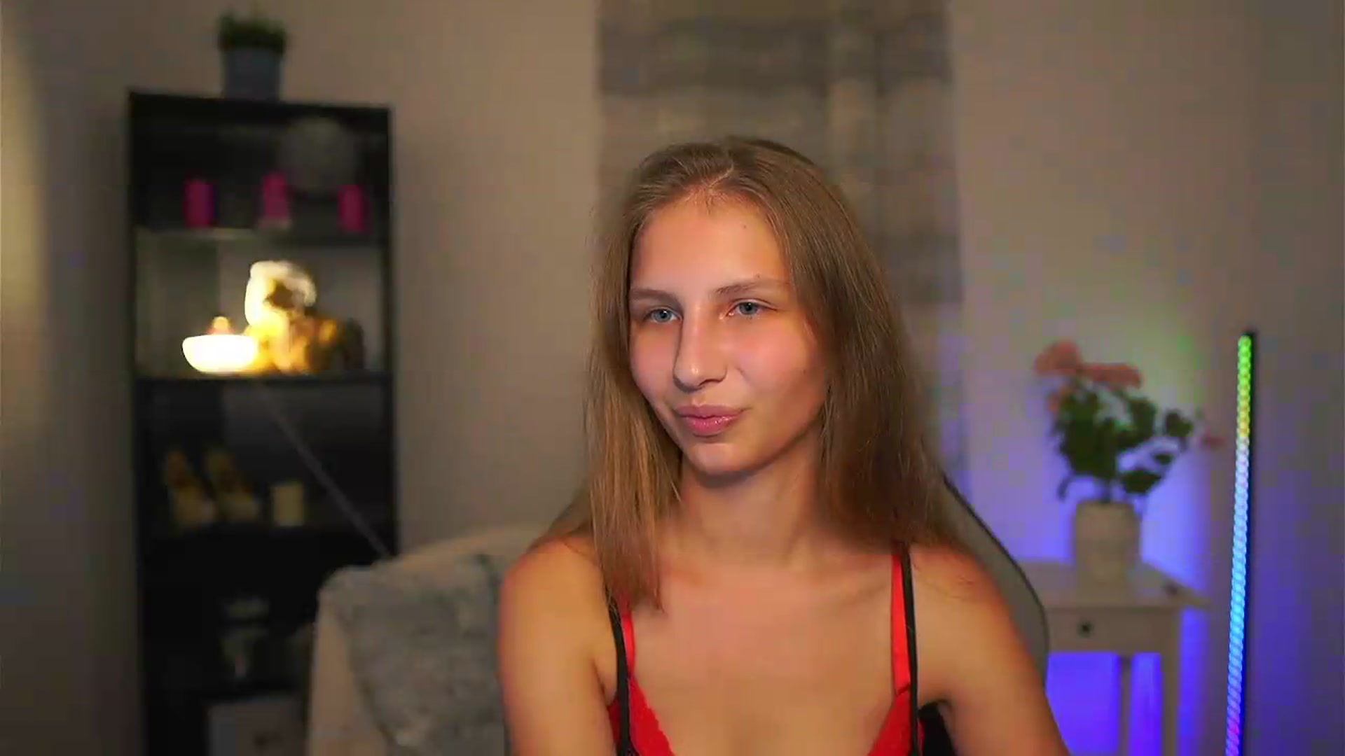 Gallery image thumbnail from Emmie_murray's myfreecams stream on, 06/06/2026, 22:42 image 6 of 20