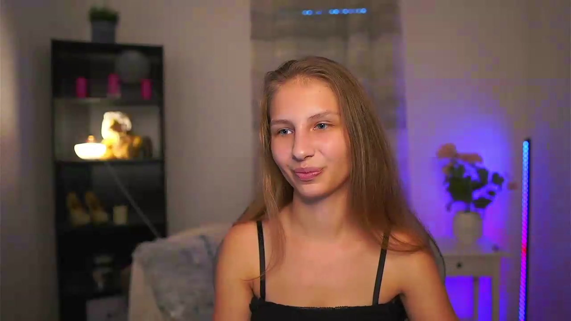 Gallery image thumbnail from Emmie_murray's myfreecams stream on, 06/07/2026, 14:48 image 6 of 20