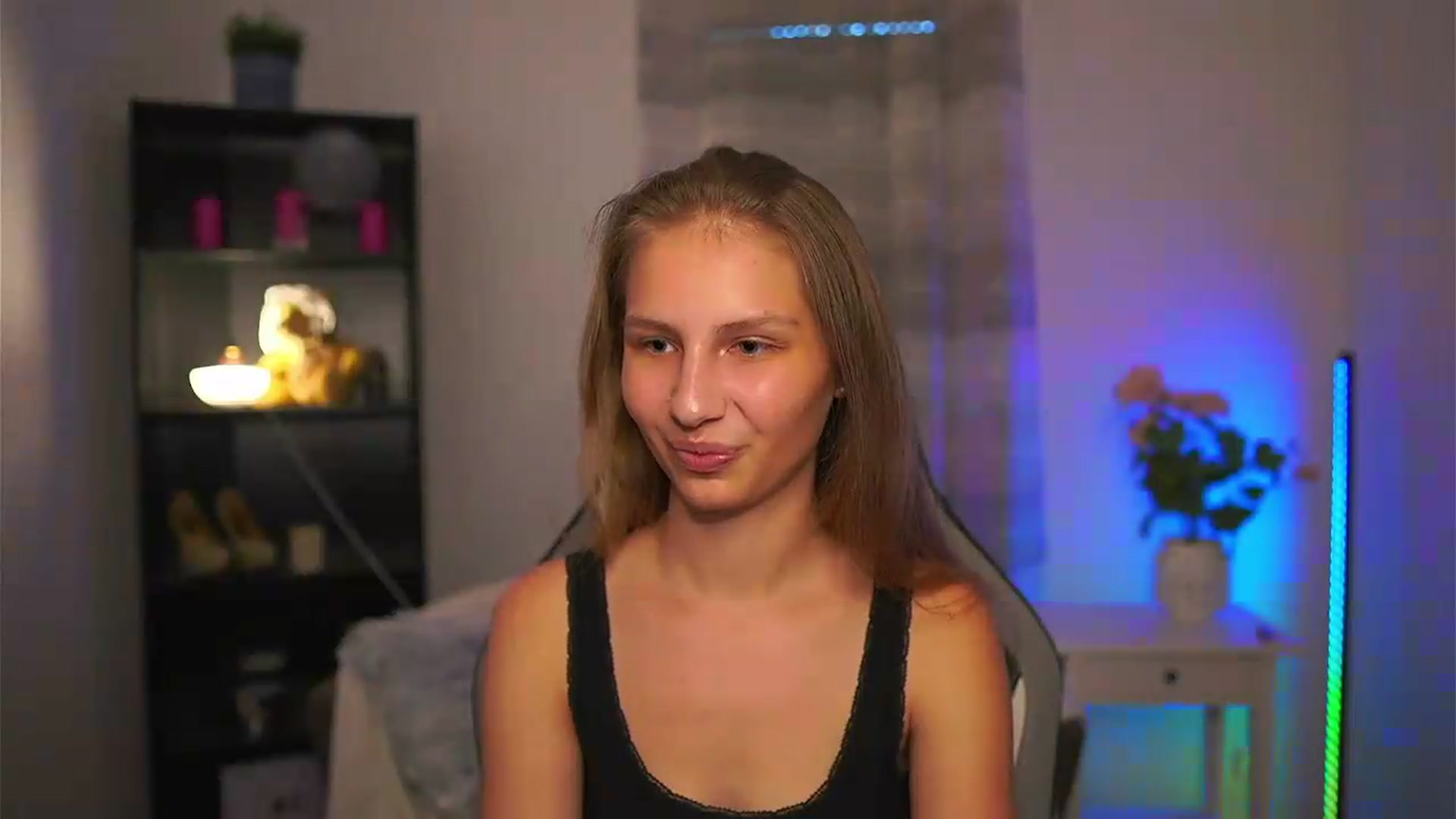 Gallery image thumbnail from Emmie_murray's myfreecams stream on, 06/07/2026, 16:37 image 2 of 20