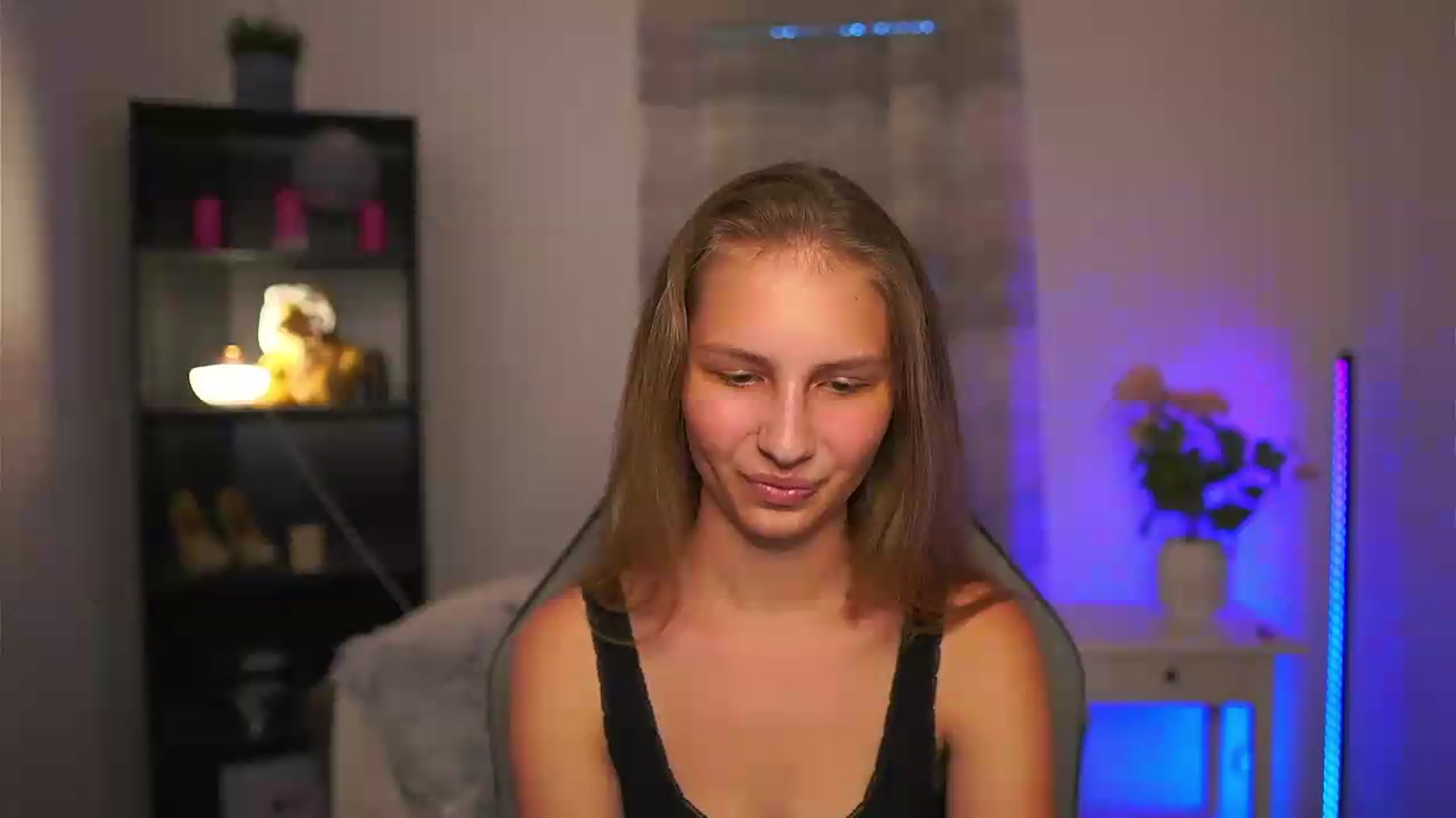 Gallery image thumbnail from Emmie_murray's myfreecams stream on, 06/07/2026, 16:37 image 8 of 20