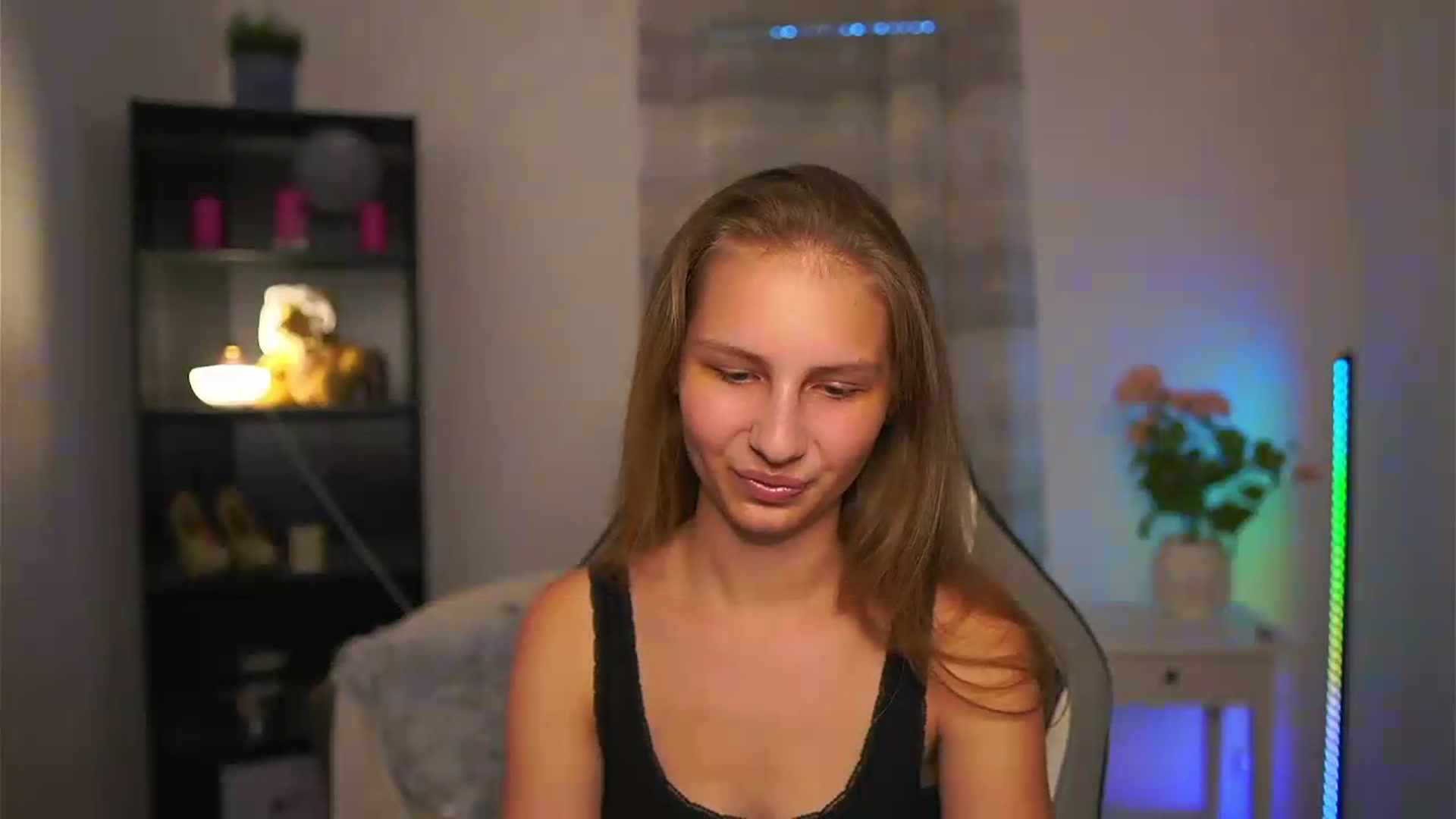 Gallery image thumbnail from Emmie_murray's myfreecams stream on, 06/07/2026, 16:37 image 7 of 20