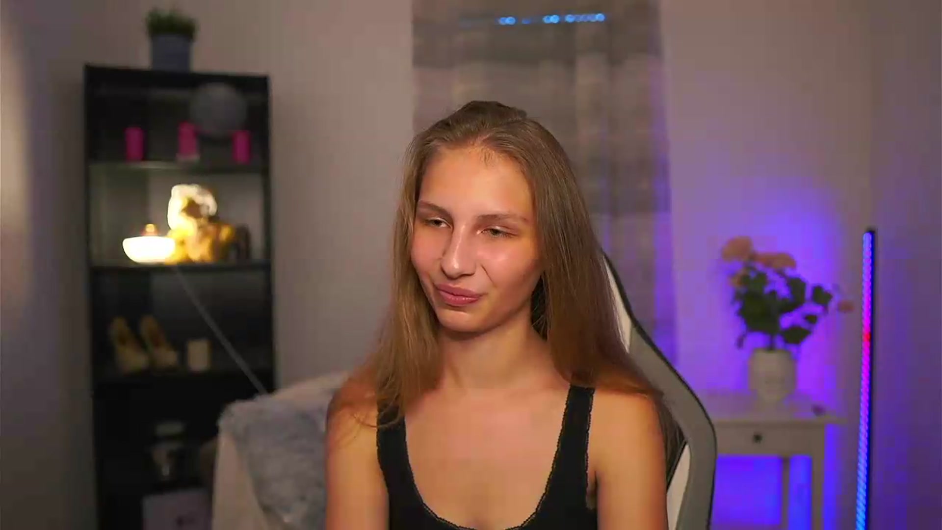 Gallery image thumbnail from Emmie_murray's myfreecams stream on, 06/07/2026, 16:37 image 3 of 20
