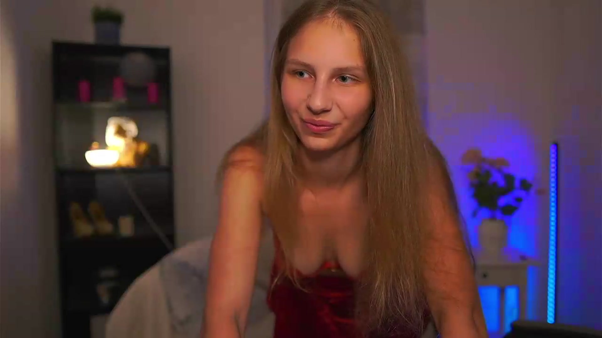 Gallery image thumbnail from Emmie_murray's myfreecams stream on, 06/11/2026, 20:54 image 15 of 20