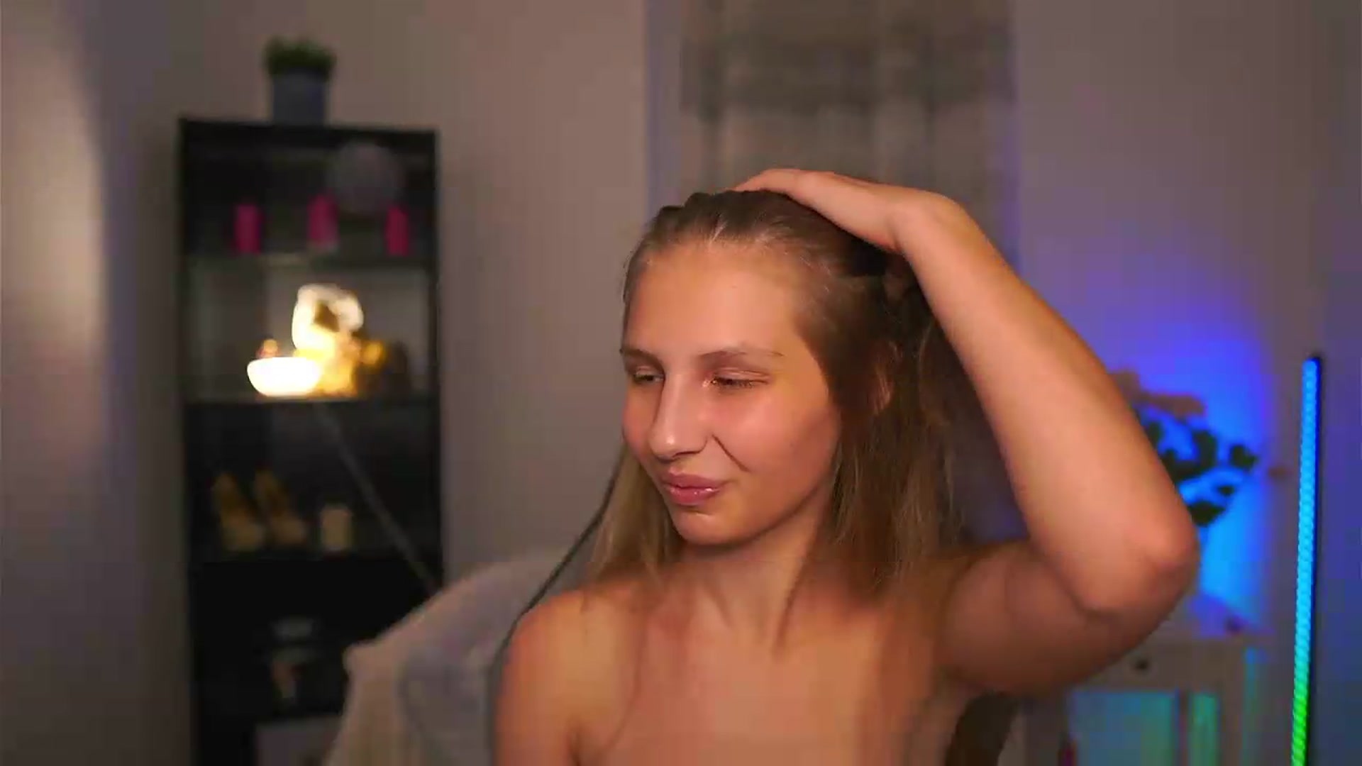 Gallery image thumbnail from Emmie_murray's myfreecams stream on, 06/11/2026, 22:19 image 16 of 20