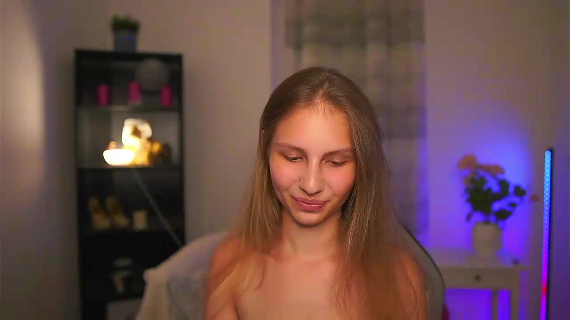 Gallery image thumbnail from Emmie_murray's myfreecams stream on, 06/11/2026, 22:19 image 14 of 20