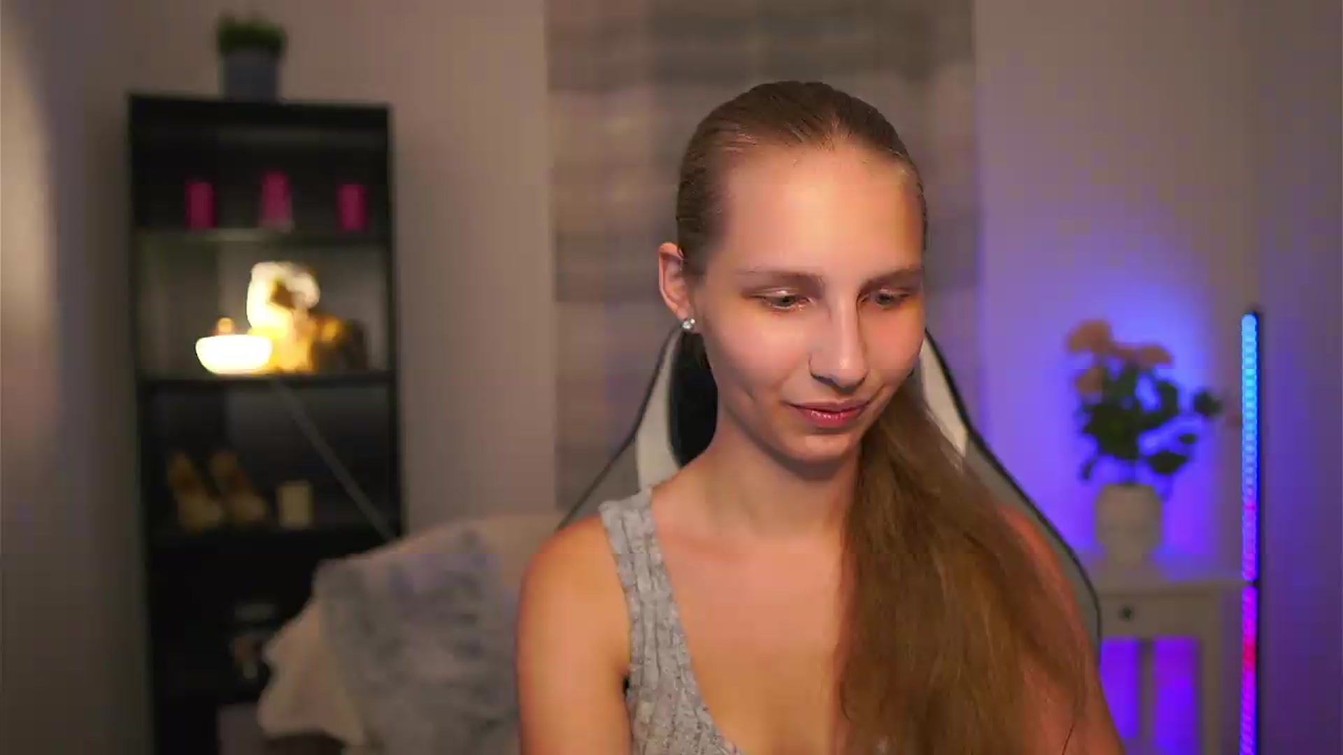 Gallery image thumbnail from Emmie_murray's myfreecams stream on, 06/25/2026, 20:23 image 1 of 20