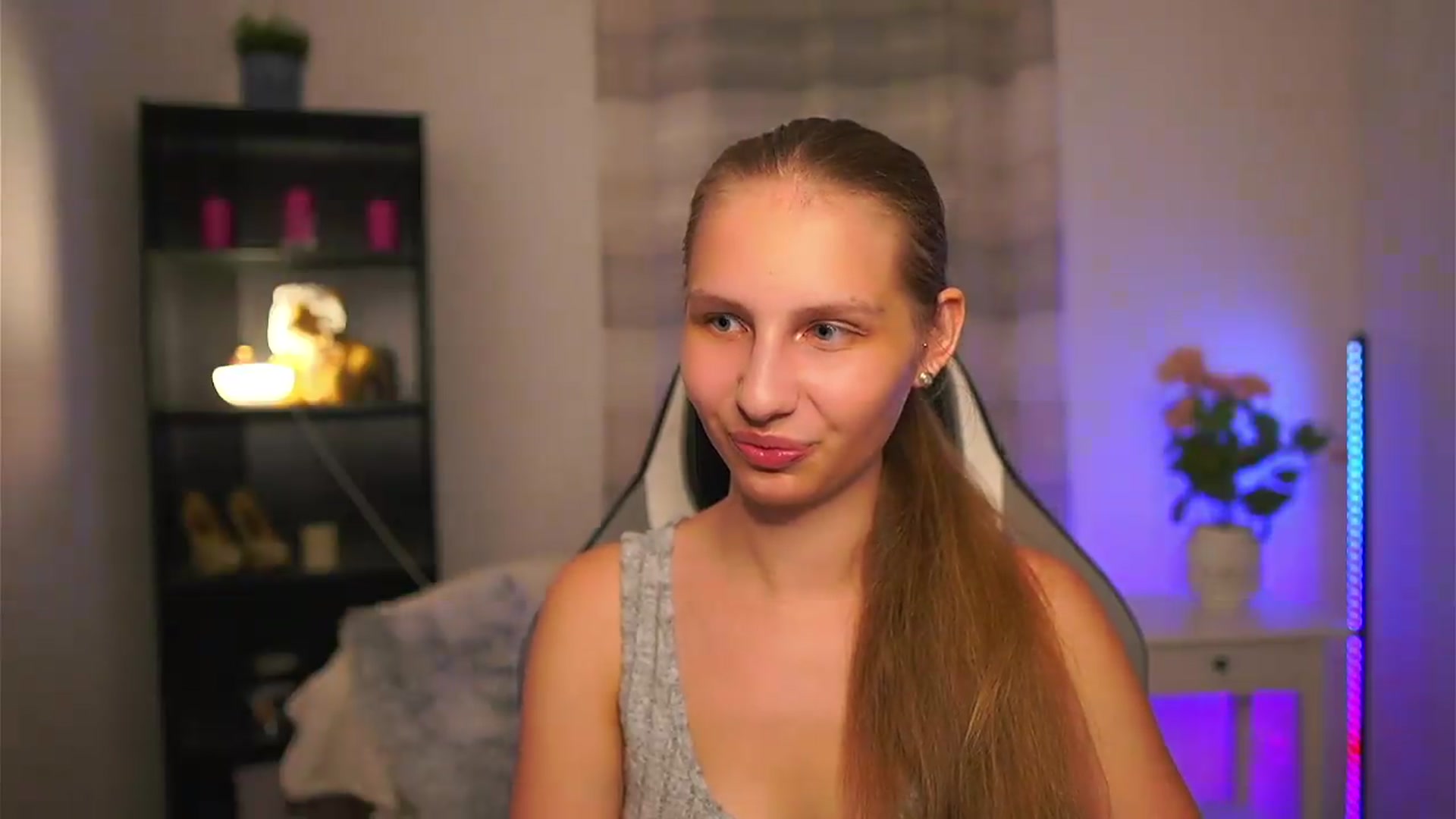 Gallery image thumbnail from Emmie_murray's myfreecams stream on, 06/25/2026, 20:23 image 3 of 20