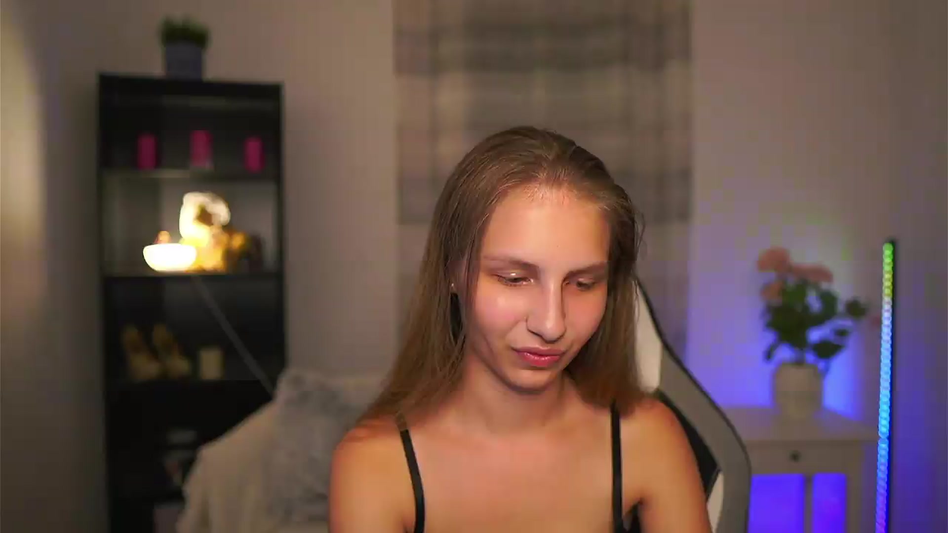 Gallery image thumbnail from Emmie_murray's myfreecams stream on, 06/25/2026, 23:04 image 10 of 20