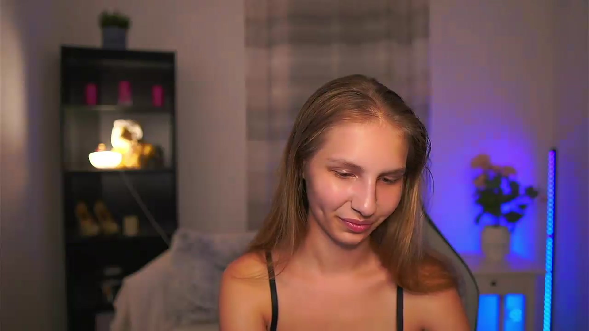 Gallery image thumbnail from Emmie_murray's myfreecams stream on, 06/25/2026, 23:04 image 4 of 20
