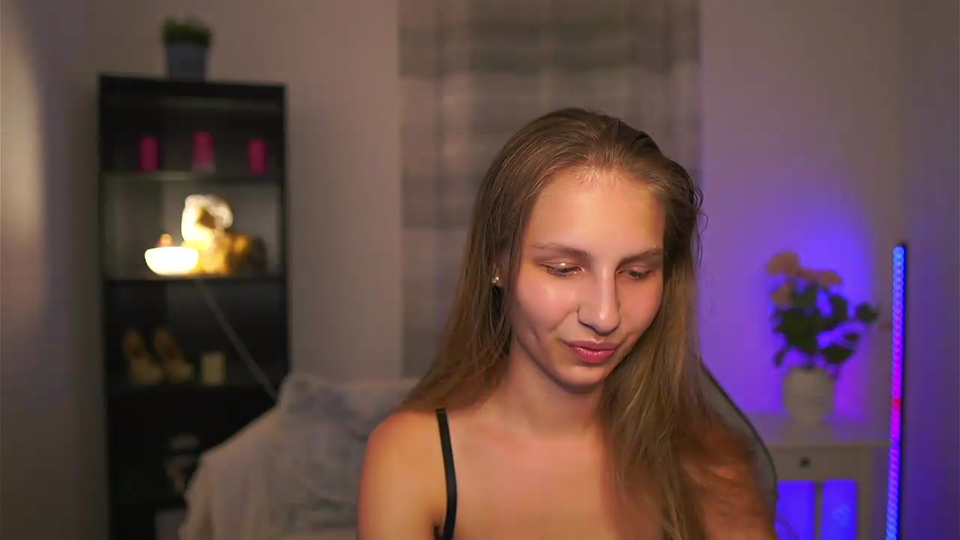 Gallery image thumbnail from Emmie_murray's myfreecams stream on, 06/25/2026, 23:04 image 7 of 20