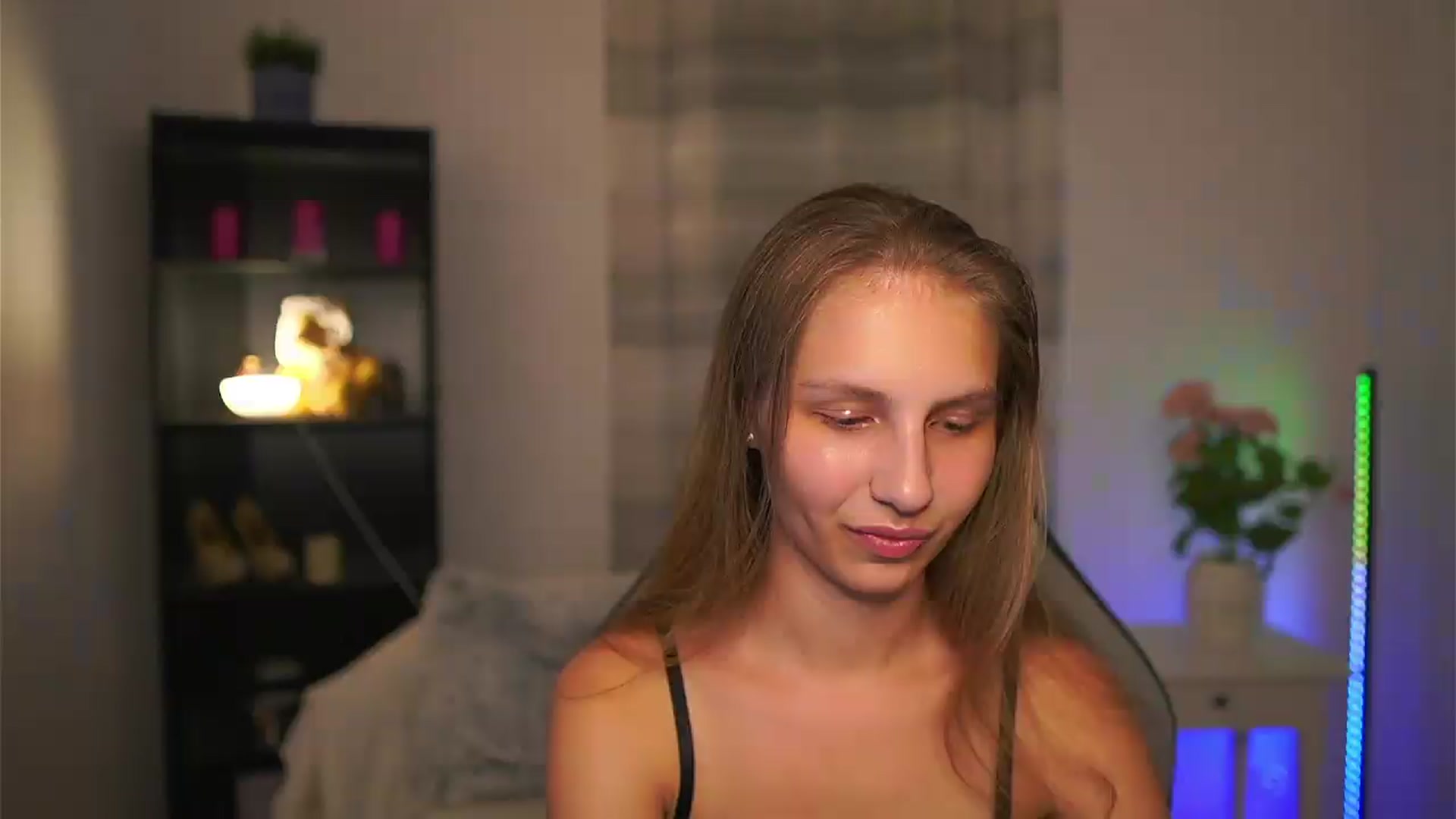 Gallery image thumbnail from Emmie_murray's myfreecams stream on, 06/25/2026, 23:04 image 11 of 20