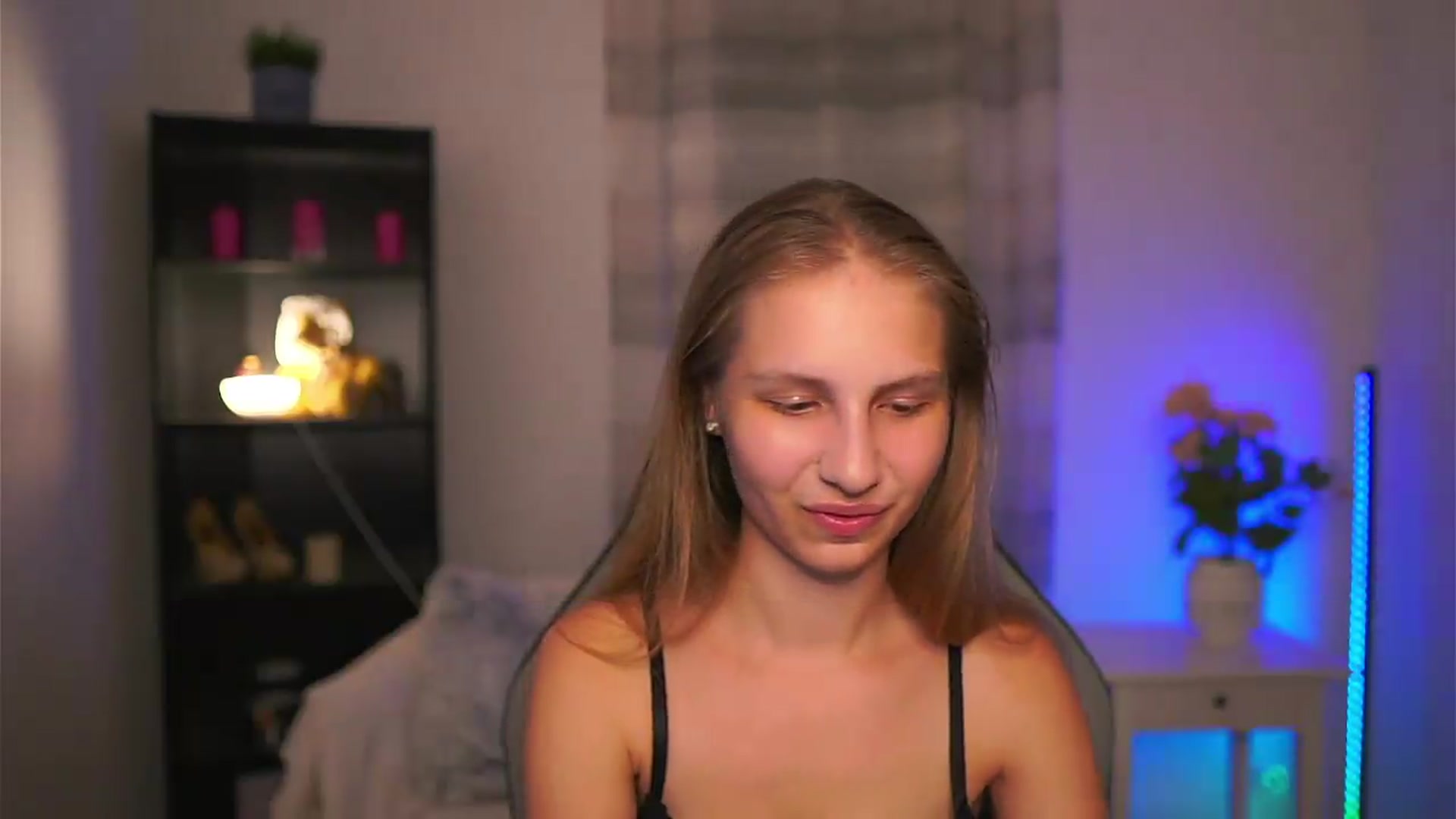 Gallery image thumbnail from Emmie_murray's myfreecams stream on, 06/25/2026, 23:04 image 3 of 20