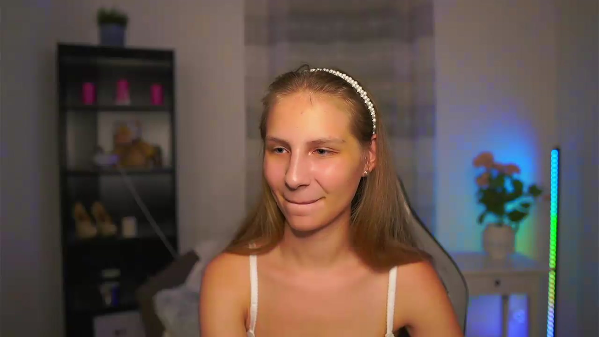 Gallery image thumbnail from Emmie_murray's myfreecams stream on, 06/26/2026, 21:52 image 19 of 20