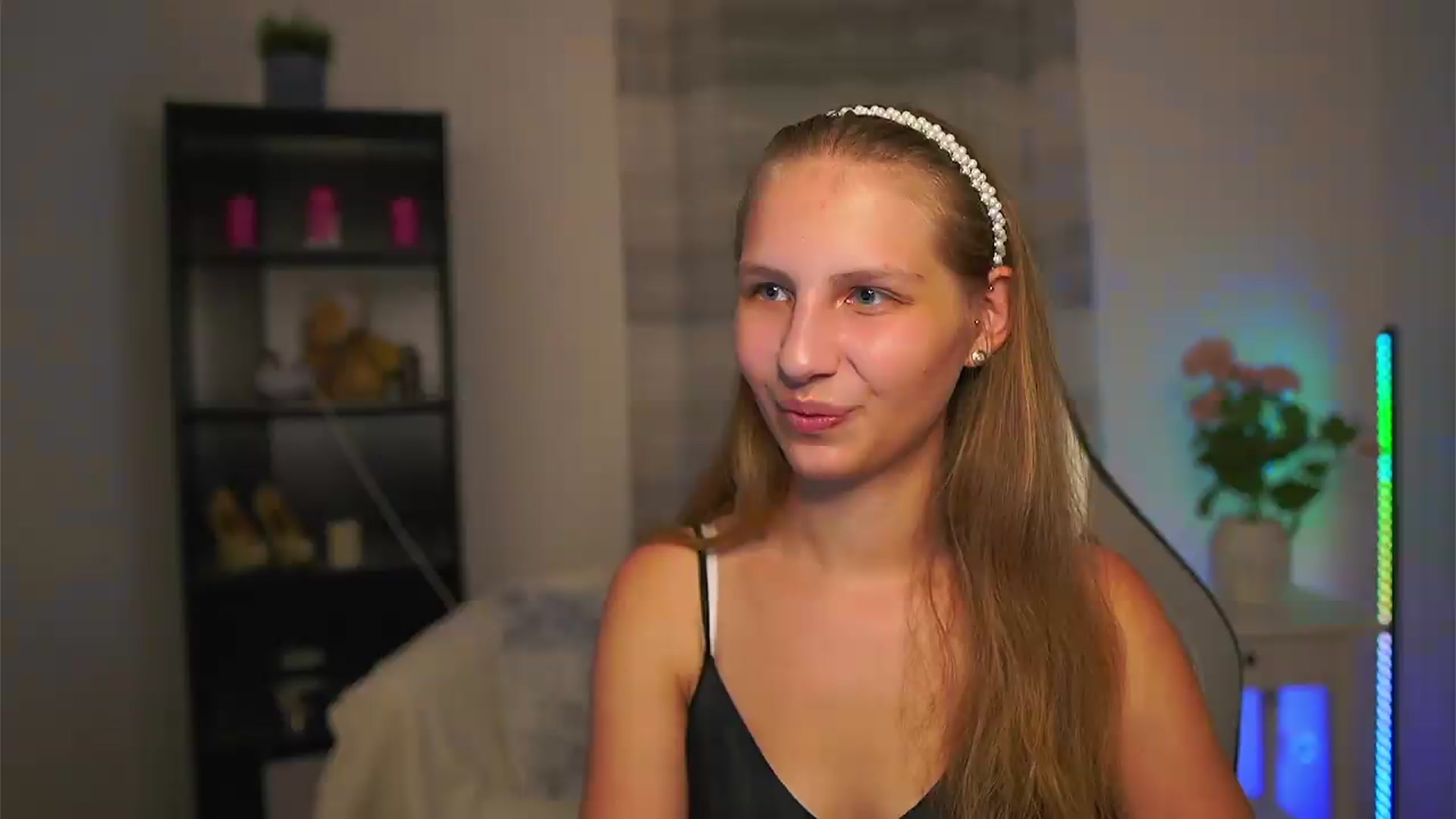Gallery image thumbnail from Emmie_murray's myfreecams stream on, 06/26/2026, 21:52 image 1 of 20