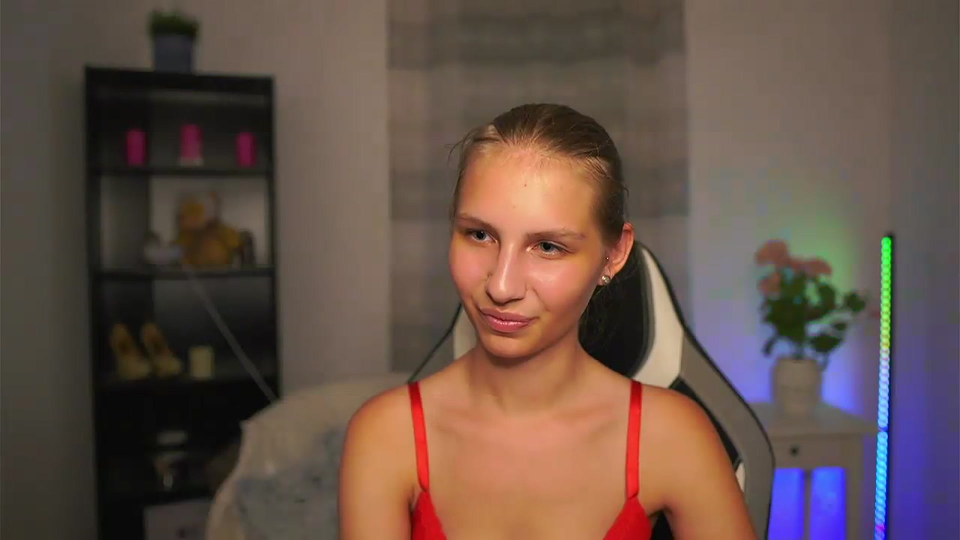 Gallery image thumbnail from Emmie_murray's myfreecams stream on, 06/27/2026, 22:57 image 18 of 20