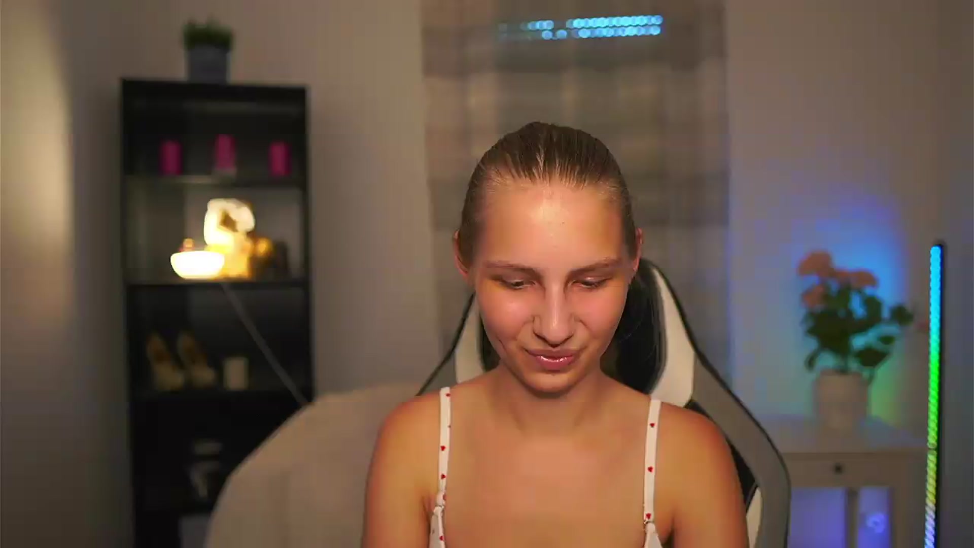 Gallery image thumbnail from Emmie_murray's myfreecams stream on, 06/28/2026, 15:18 image 17 of 20