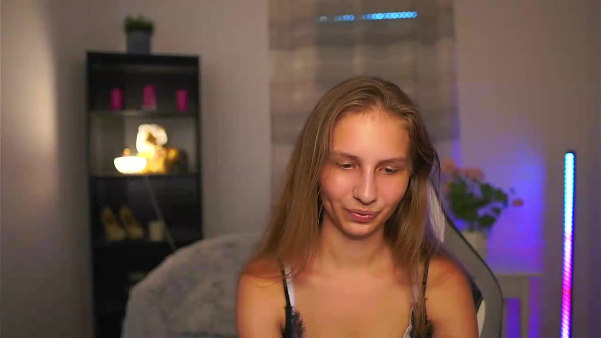 Gallery image thumbnail from Emmie_murray's myfreecams stream on, 07/02/2026, 13:57 image 12 of 20