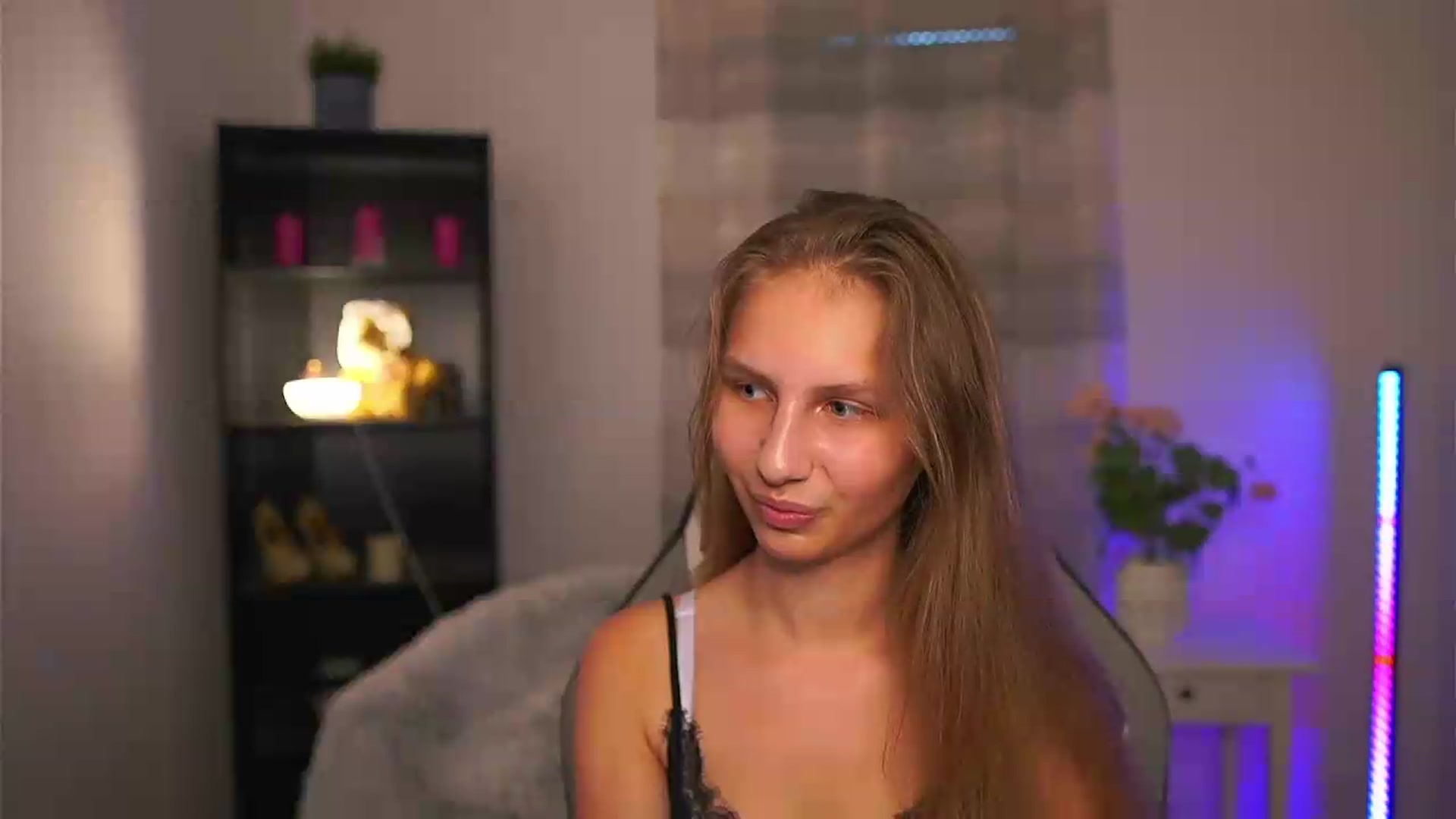 Gallery image thumbnail from Emmie_murray's myfreecams stream on, 07/02/2026, 18:01 image 11 of 20