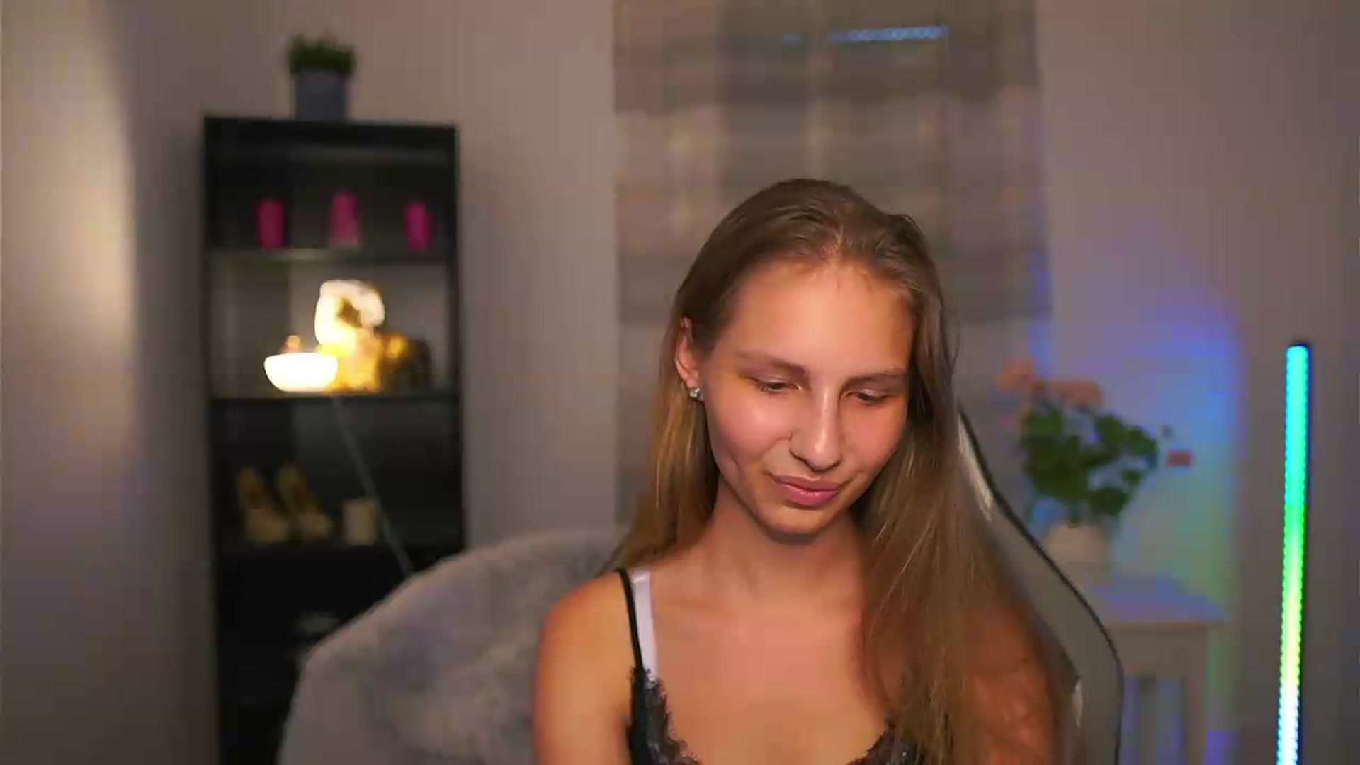 Gallery image thumbnail from Emmie_murray's myfreecams stream on, 07/02/2026, 18:01 image 20 of 20