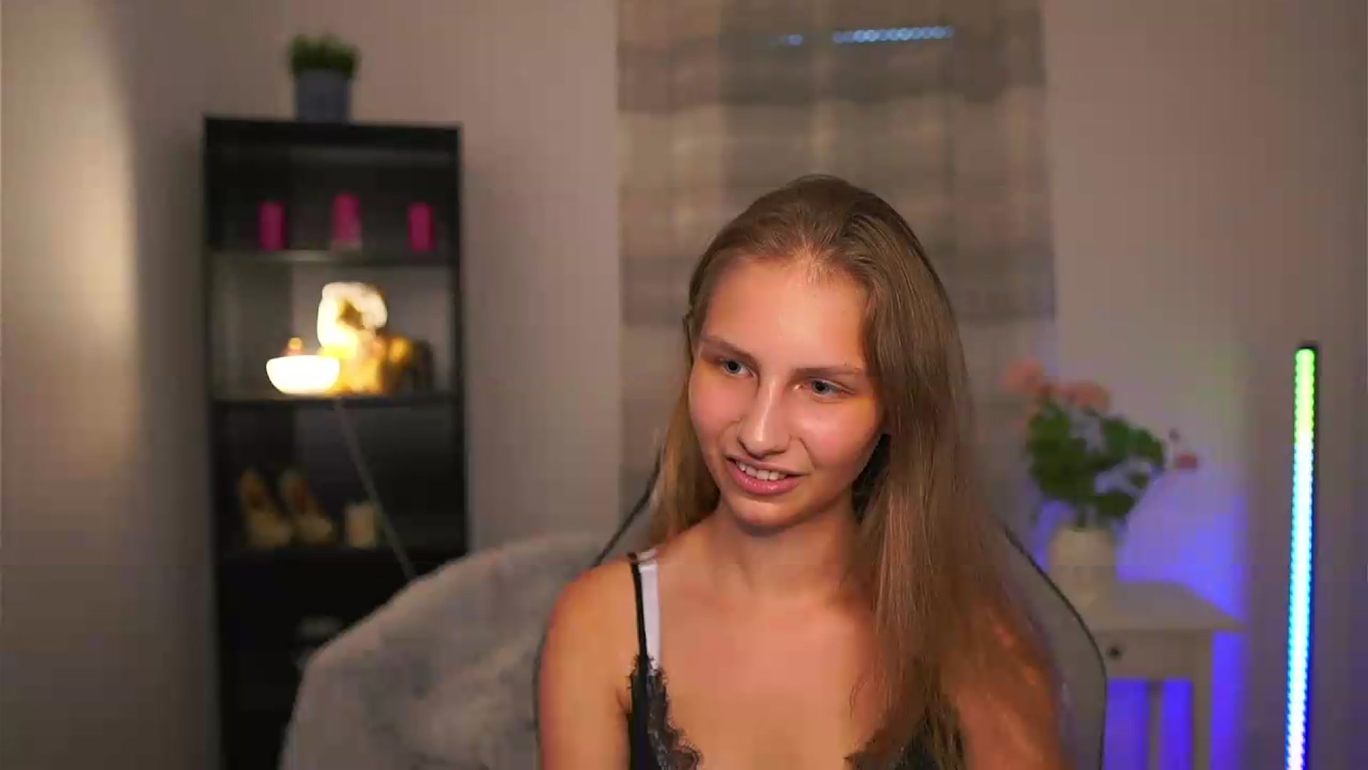 Gallery image thumbnail from Emmie_murray's myfreecams stream on, 07/02/2026, 18:01 image 8 of 20