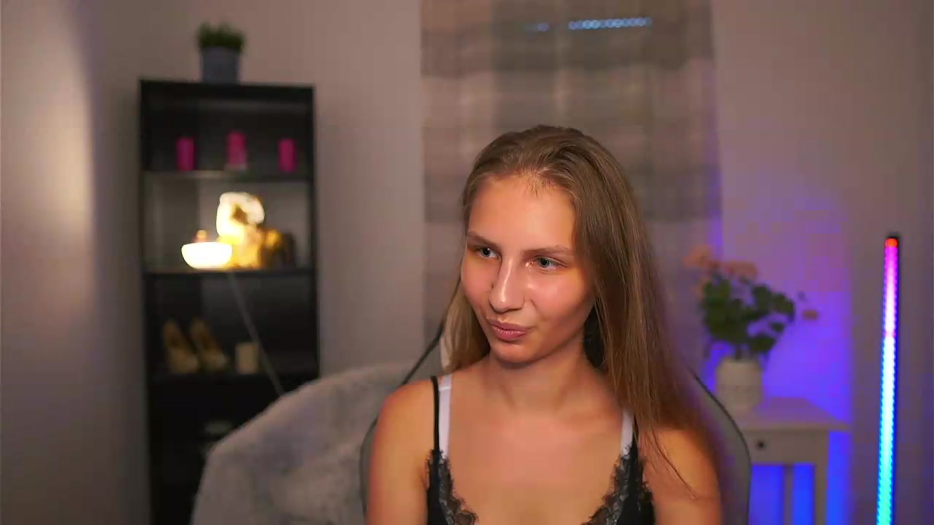 Gallery image thumbnail from Emmie_murray's myfreecams stream on, 07/02/2026, 18:01 image 14 of 20