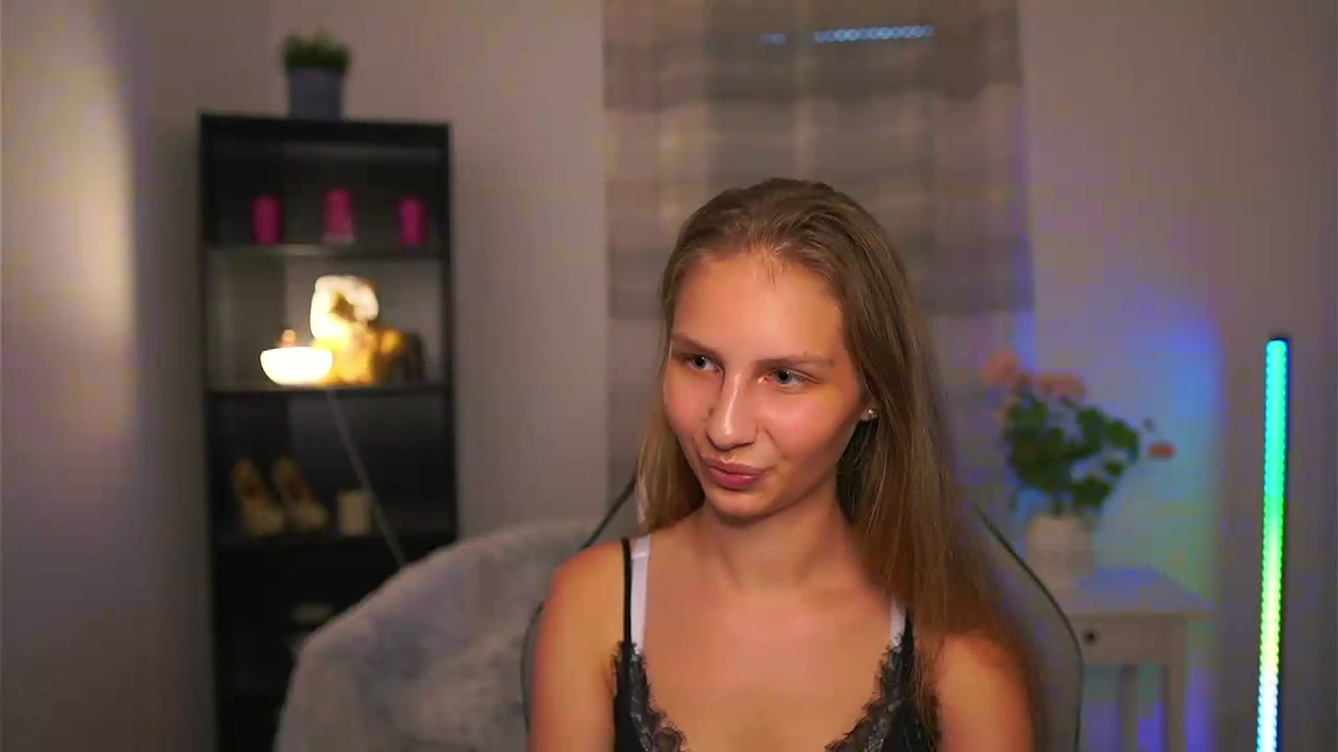 Gallery image thumbnail from Emmie_murray's myfreecams stream on, 07/02/2026, 18:01 image 15 of 20