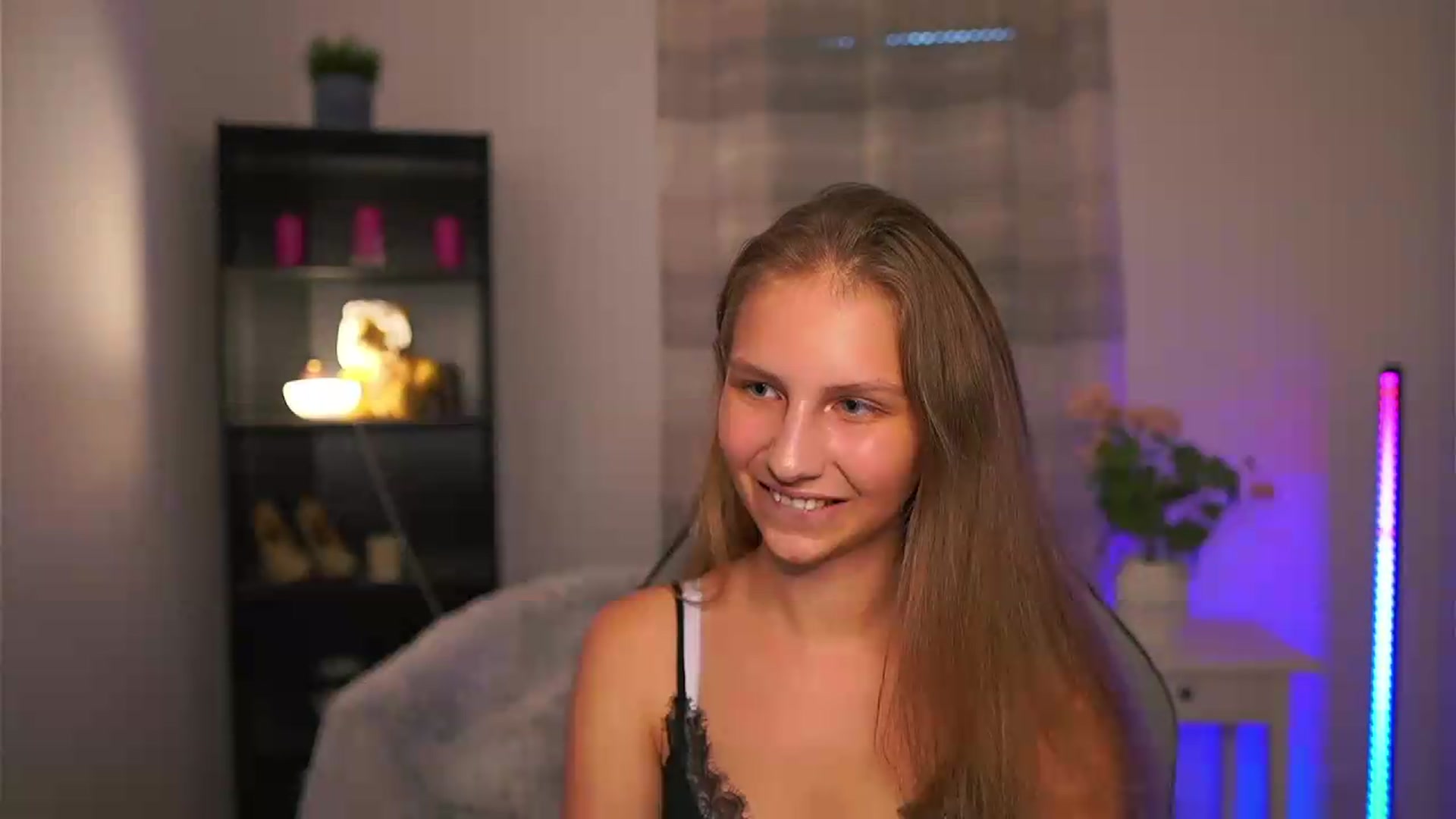 Gallery image thumbnail from Emmie_murray's myfreecams stream on, 07/02/2026, 18:01 image 9 of 20
