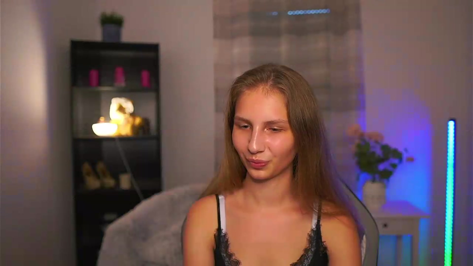 Gallery image thumbnail from Emmie_murray's myfreecams stream on, 07/02/2026, 18:01 image 2 of 20