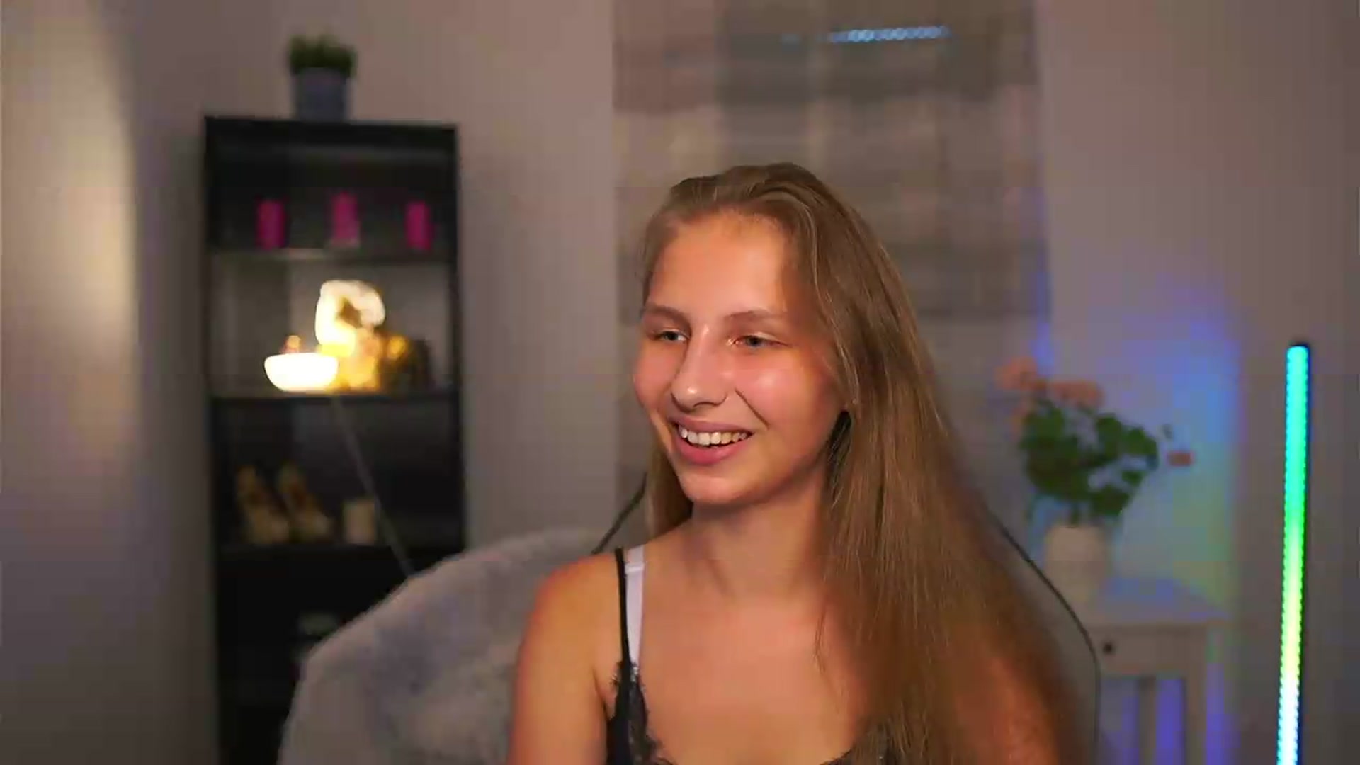Gallery image thumbnail from Emmie_murray's myfreecams stream on, 07/02/2026, 18:01 image 10 of 20