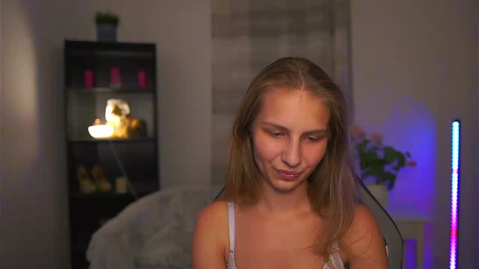 Gallery image thumbnail from Emmie_murray's myfreecams stream on, 07/03/2026, 20:02 image 12 of 20