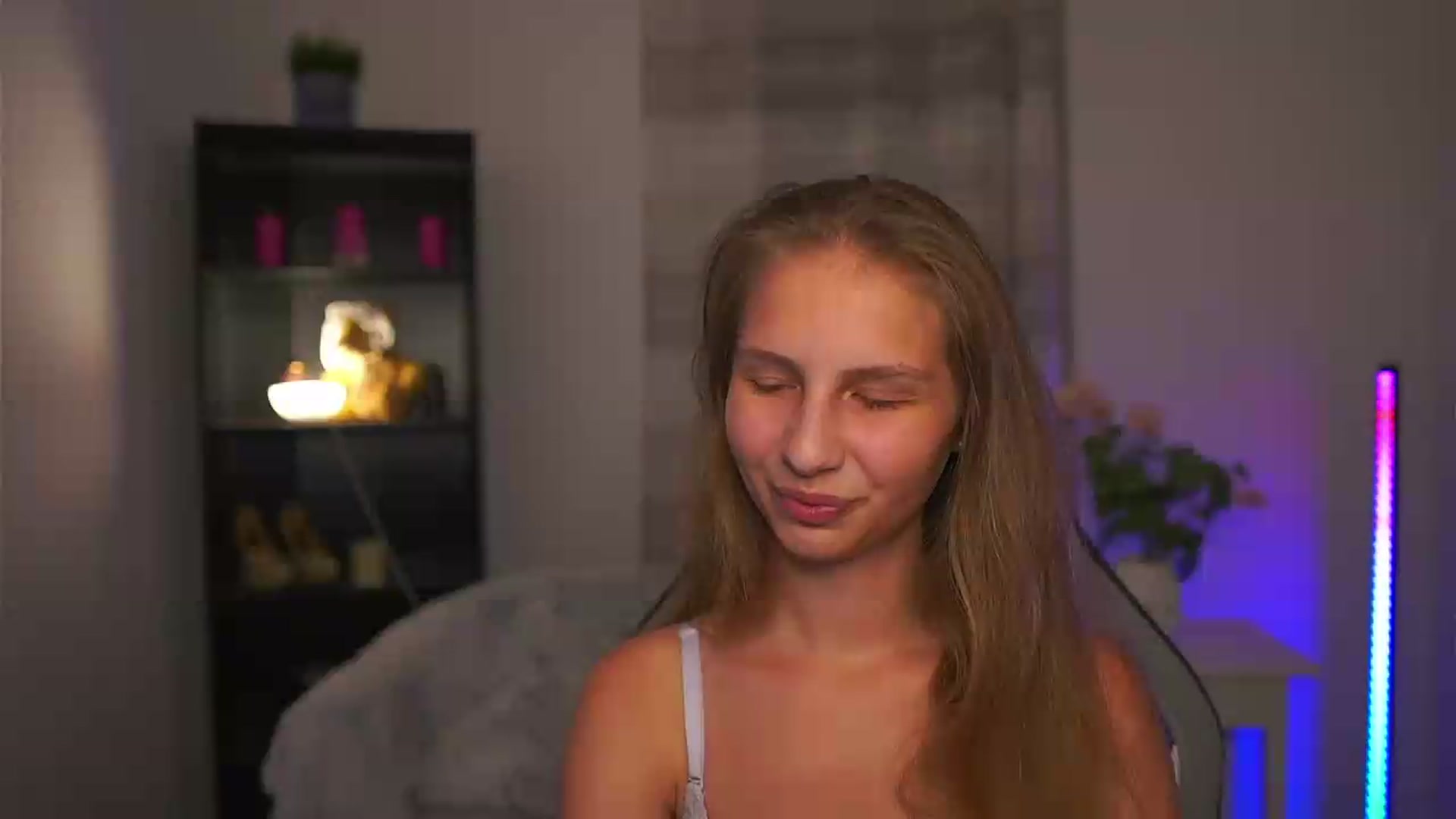 Gallery image thumbnail from Emmie_murray's myfreecams stream on, 07/03/2026, 20:02 image 16 of 20
