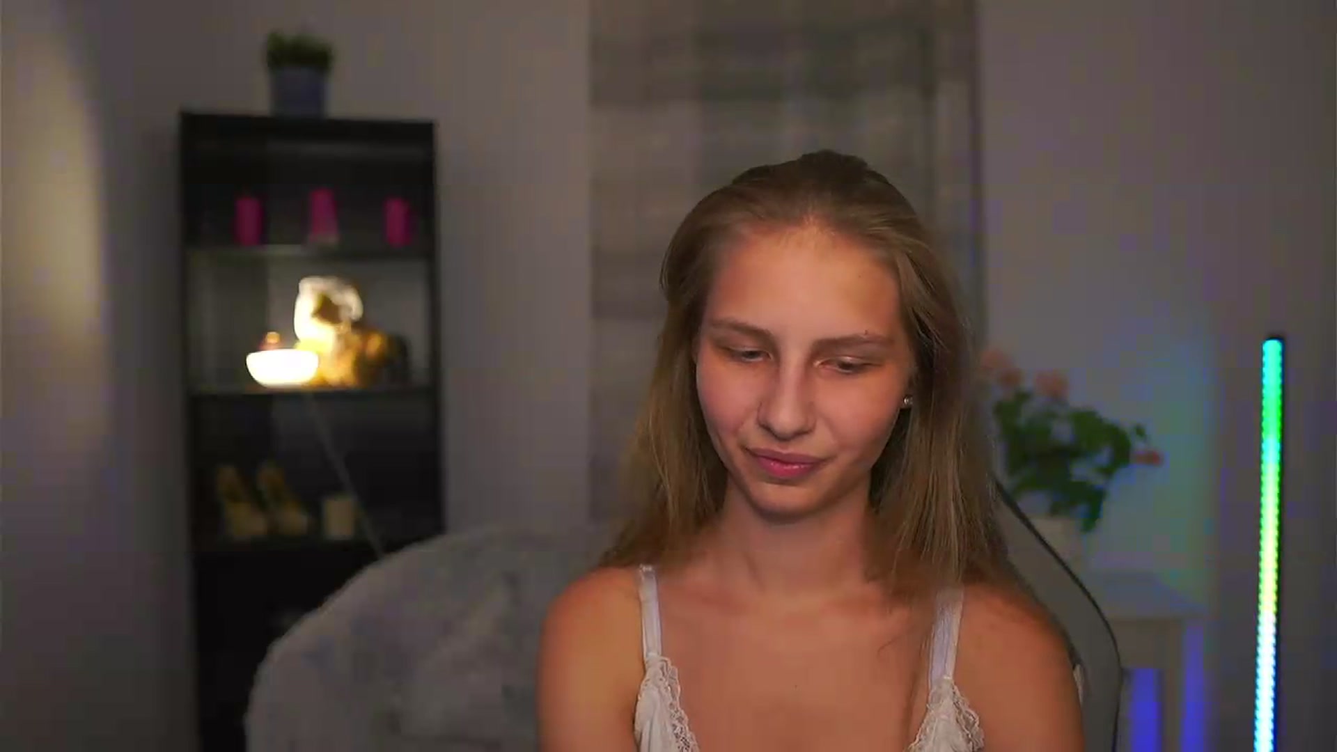Gallery image thumbnail from Emmie_murray's myfreecams stream on, 07/03/2026, 20:02 image 6 of 20