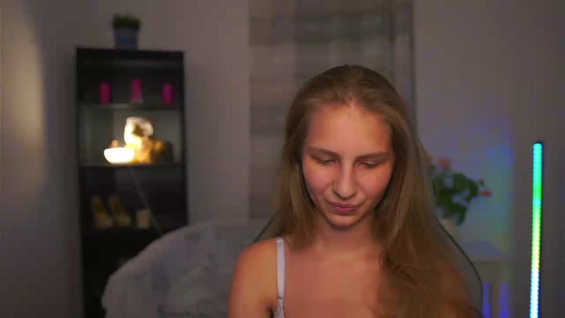 Gallery image thumbnail from Emmie_murray's myfreecams stream on, 07/03/2026, 20:02 image 15 of 20