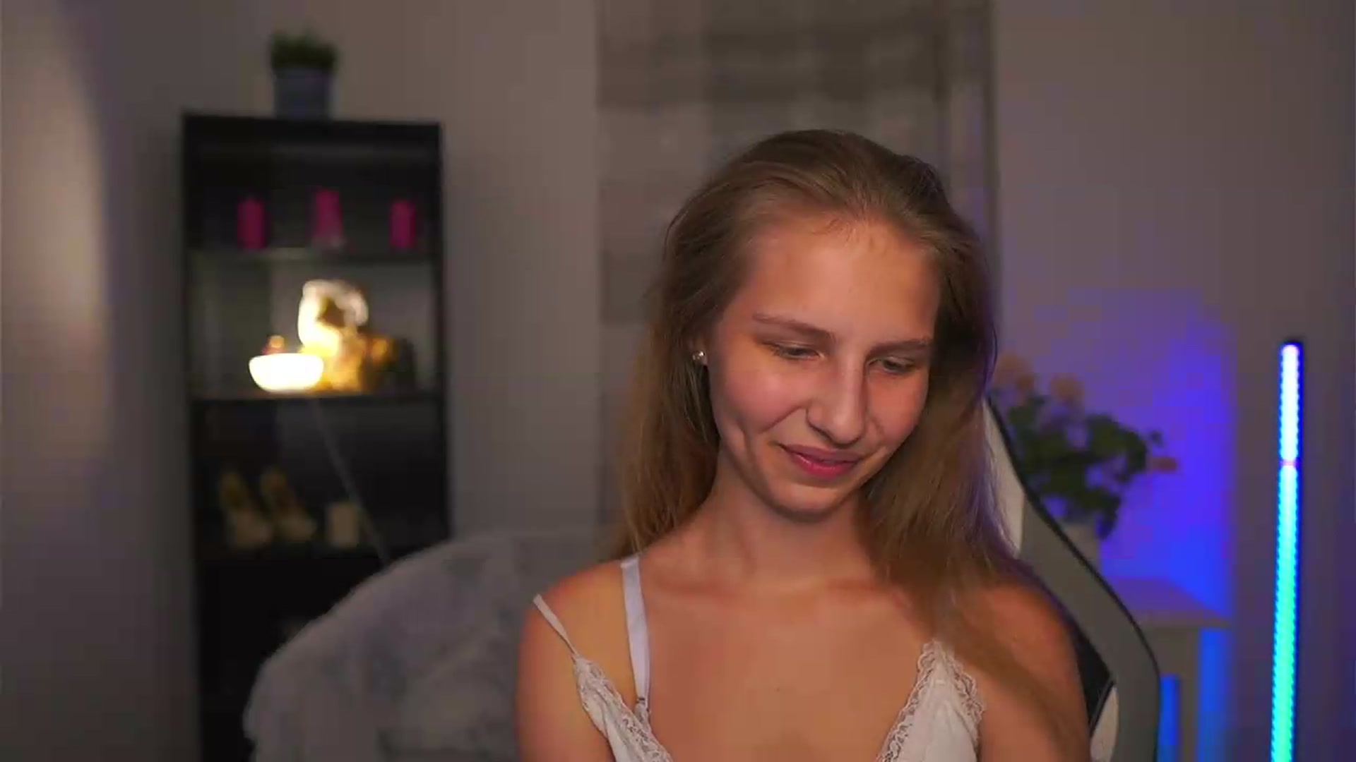 Gallery image thumbnail from Emmie_murray's myfreecams stream on, 07/03/2026, 20:02 image 9 of 20