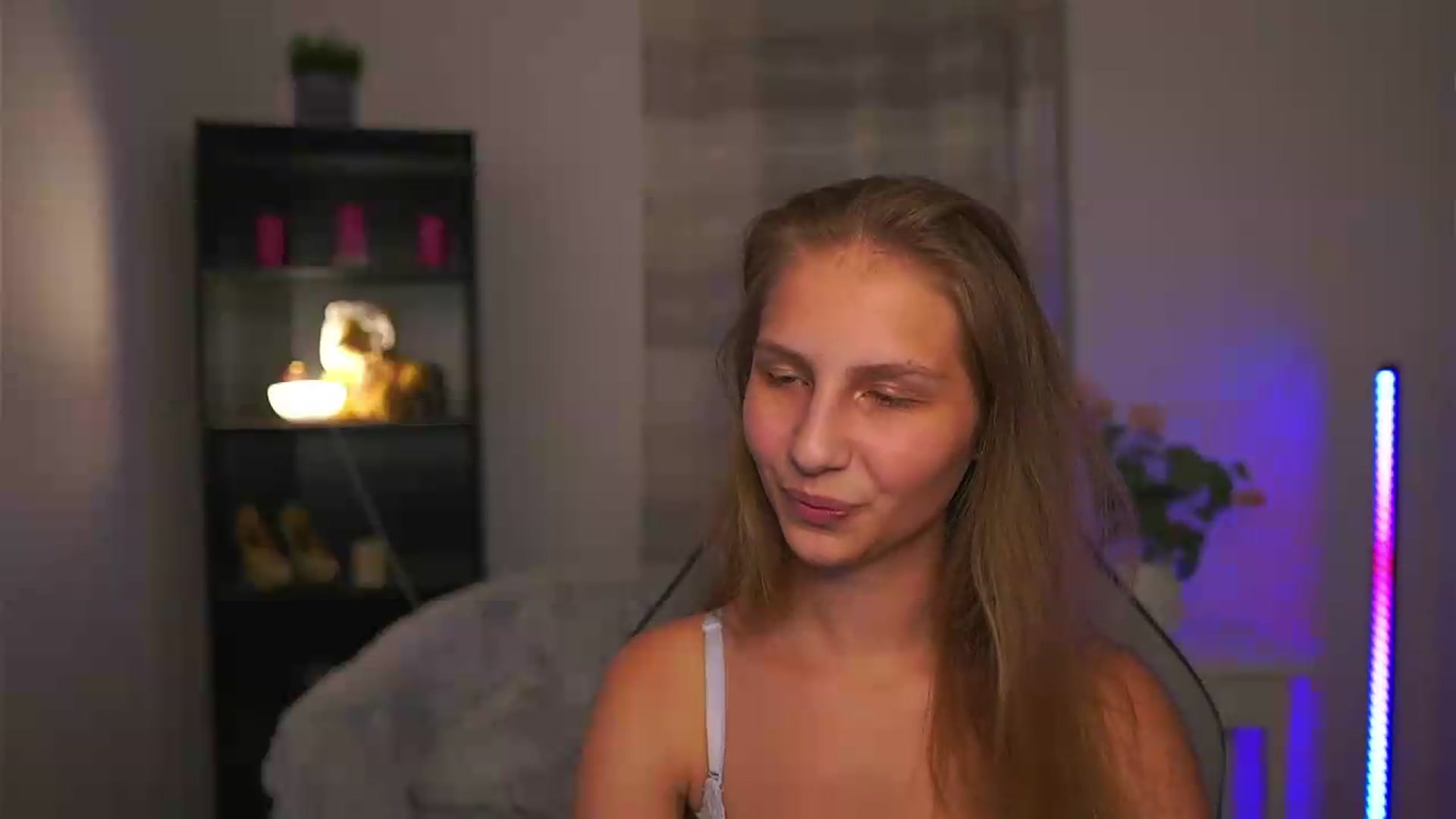 Gallery image thumbnail from Emmie_murray's myfreecams stream on, 07/03/2026, 20:02 image 14 of 20