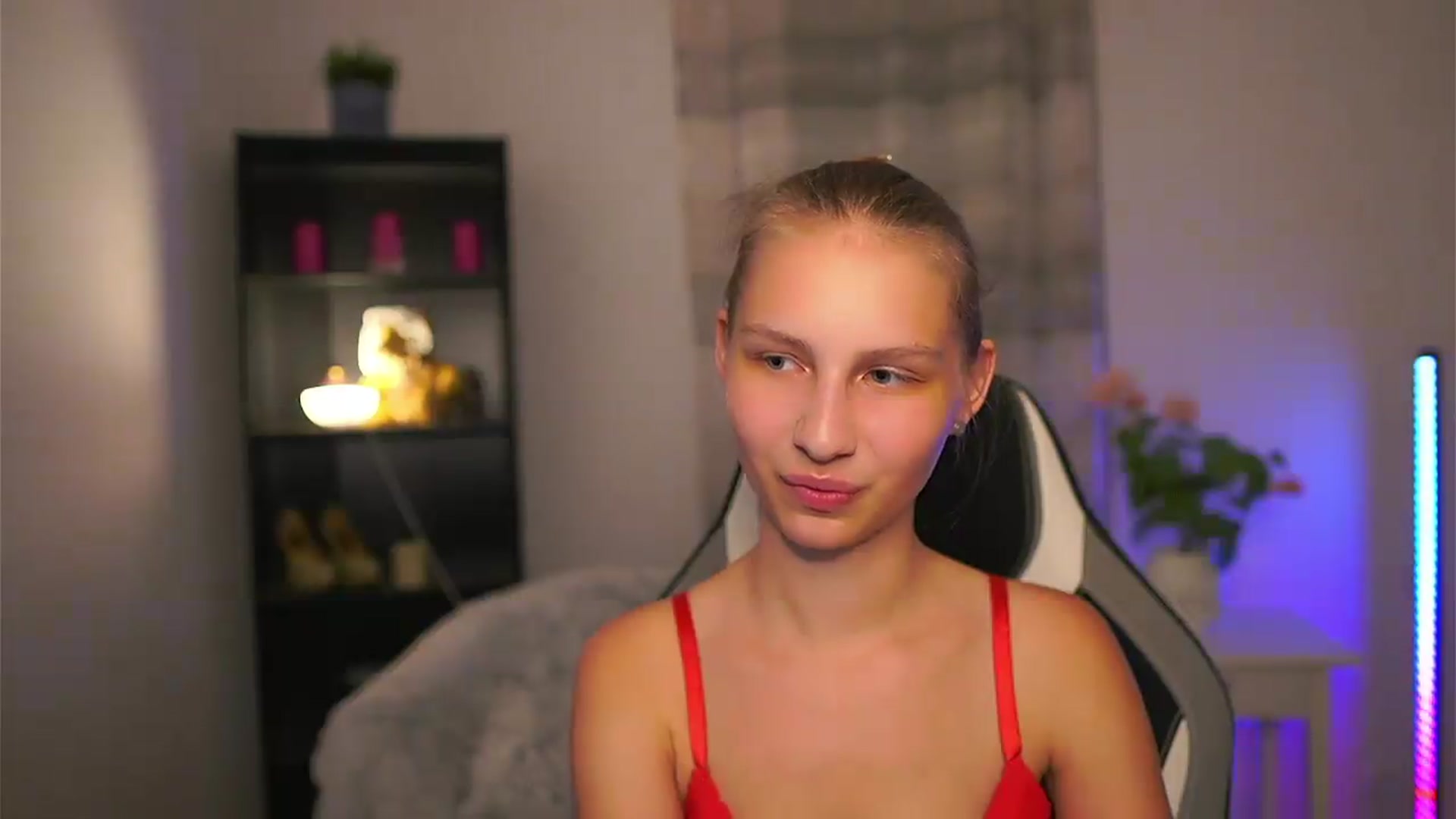 Gallery image thumbnail from Emmie_murray's myfreecams stream on, 07/04/2026, 21:47 image 7 of 20