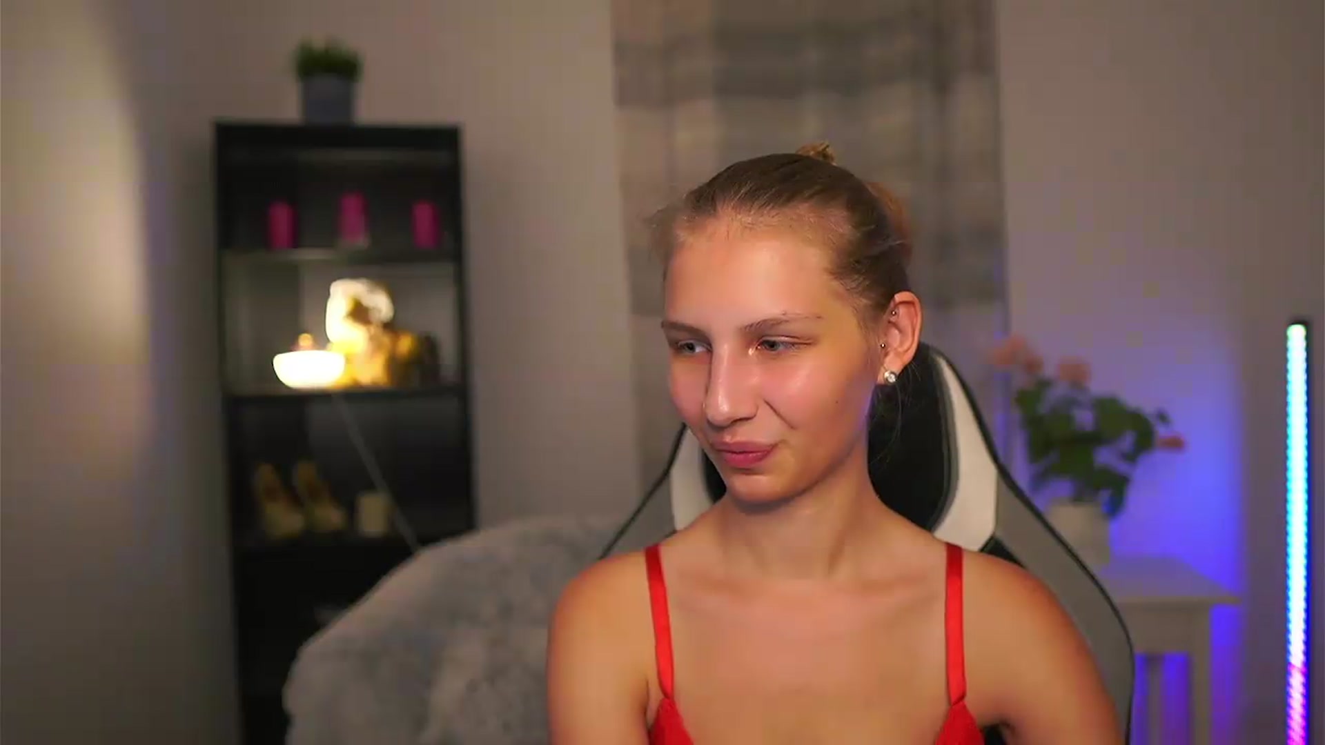 Gallery image thumbnail from Emmie_murray's myfreecams stream on, 07/04/2026, 21:47 image 9 of 20
